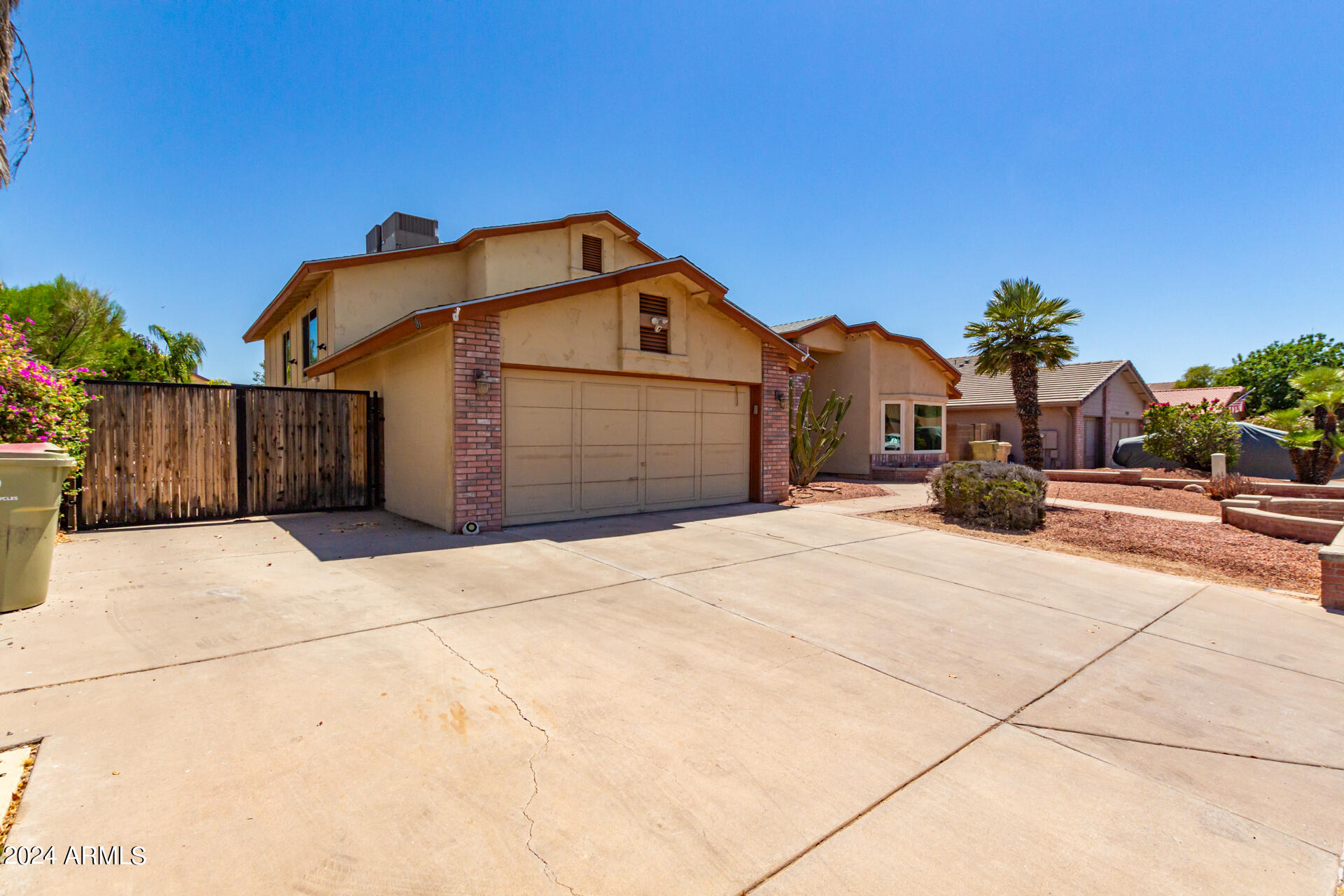 5523 W DESERT COVE Avenue