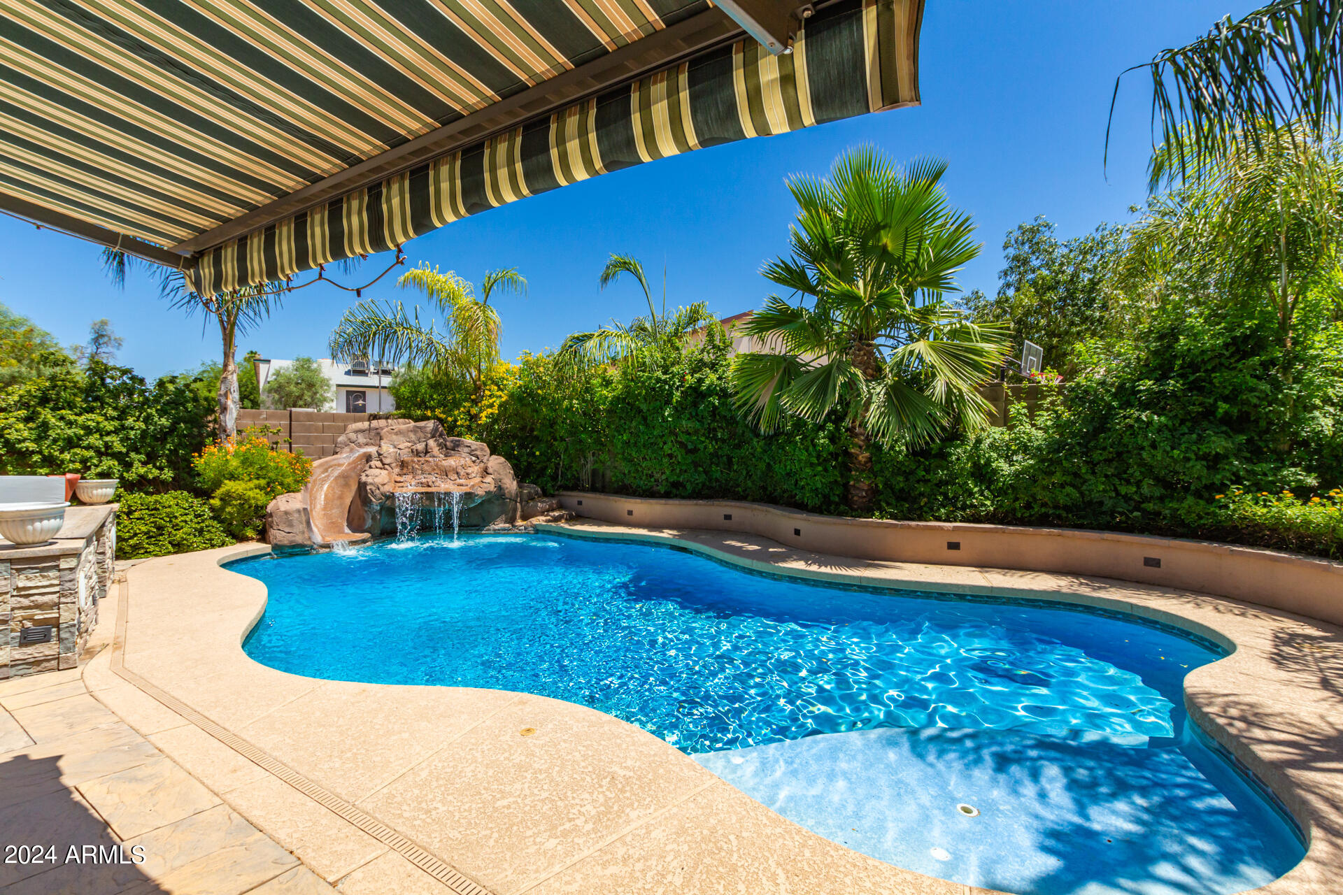 5523 W DESERT COVE Avenue