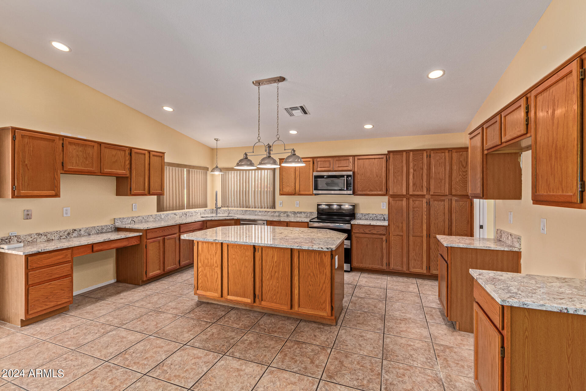 5523 W DESERT COVE Avenue