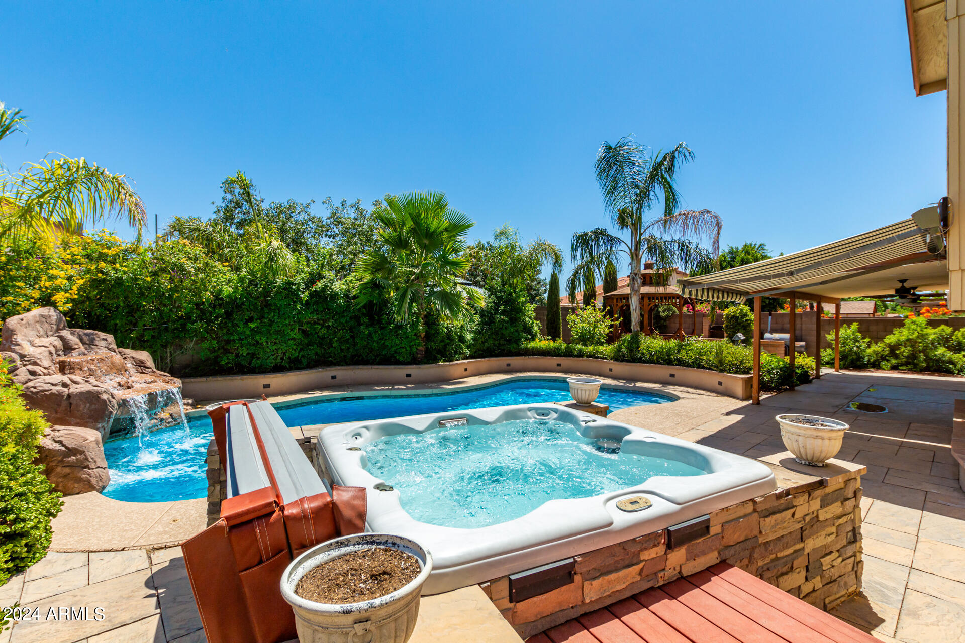 5523 W DESERT COVE Avenue