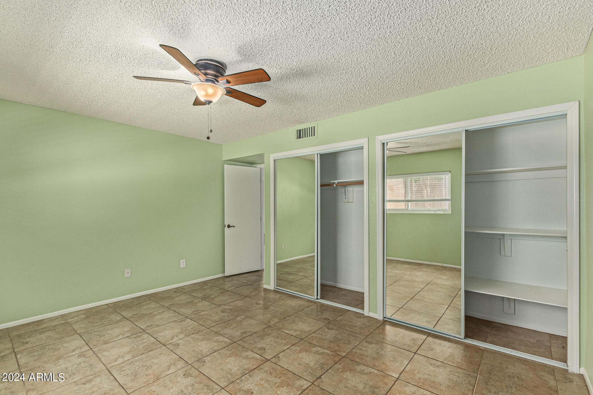 5523 W DESERT COVE Avenue