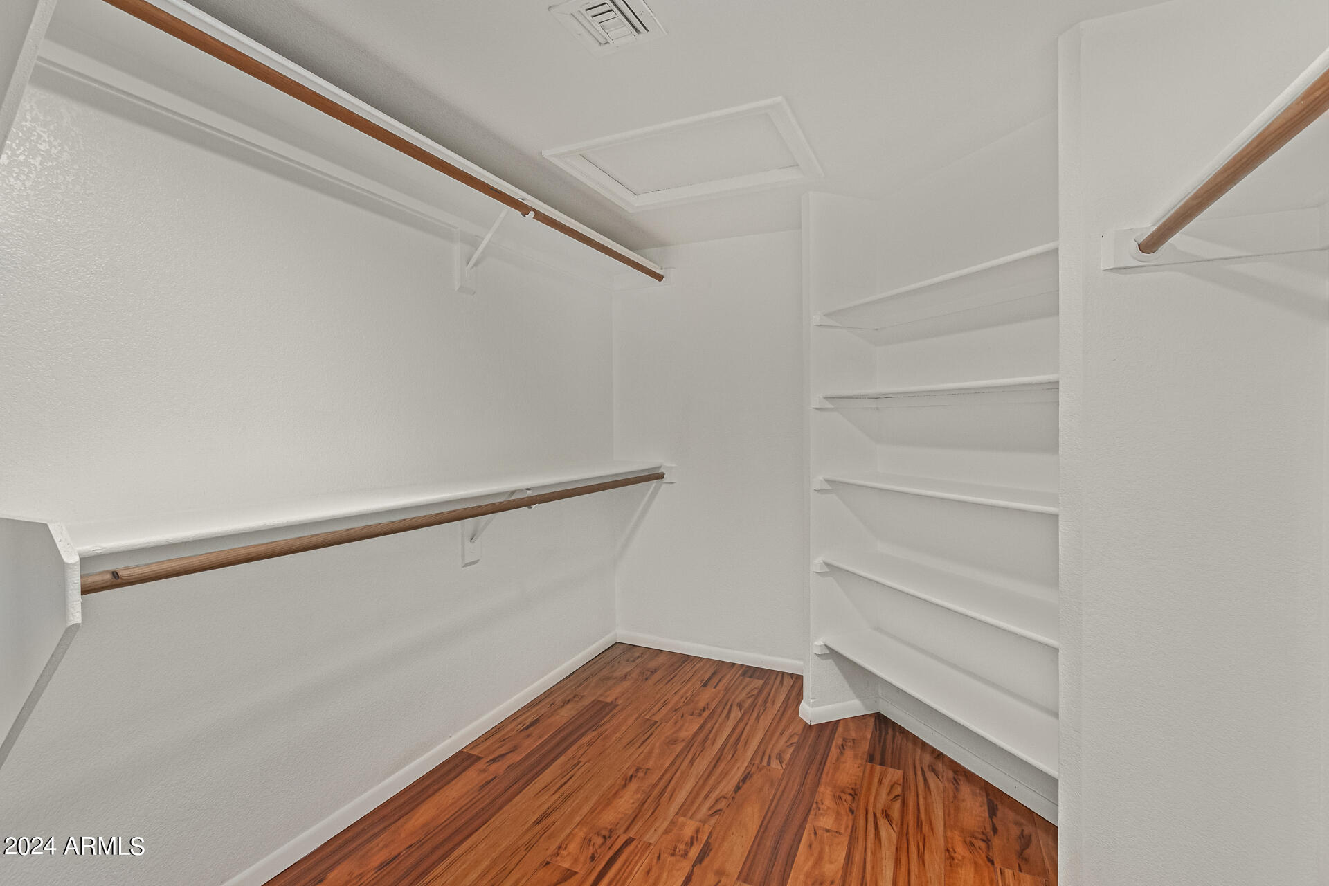 5523 W DESERT COVE Avenue