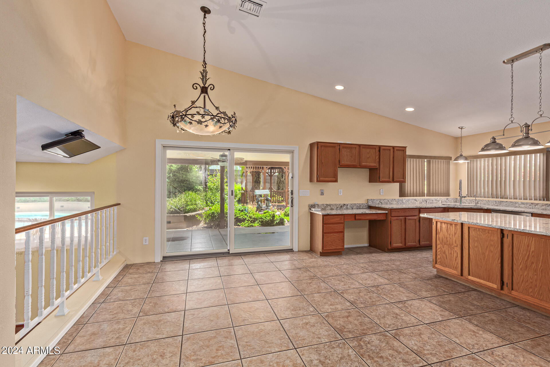 5523 W DESERT COVE Avenue