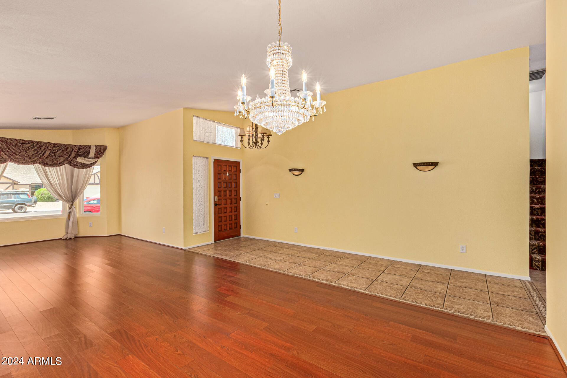 5523 W DESERT COVE Avenue