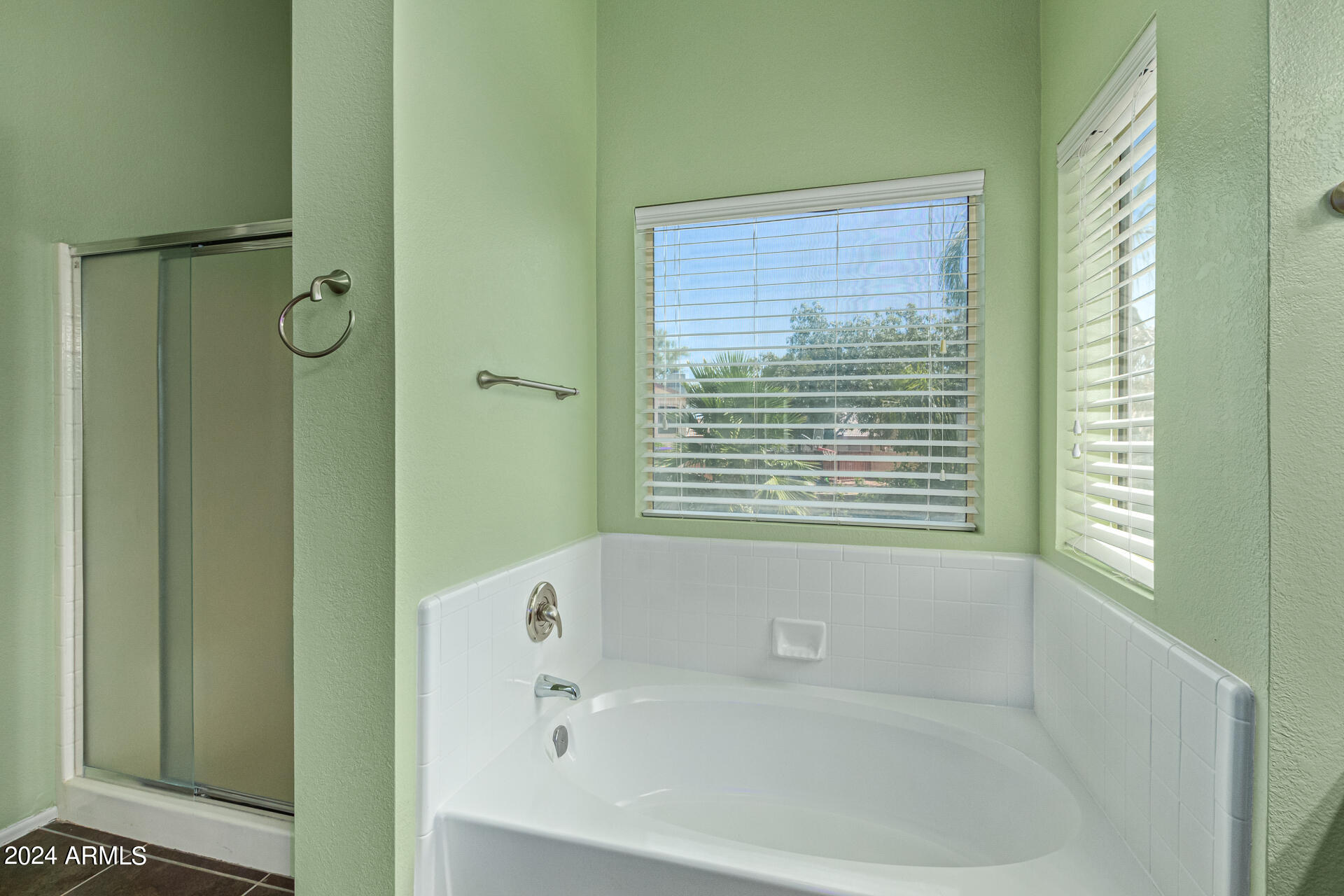 5523 W DESERT COVE Avenue