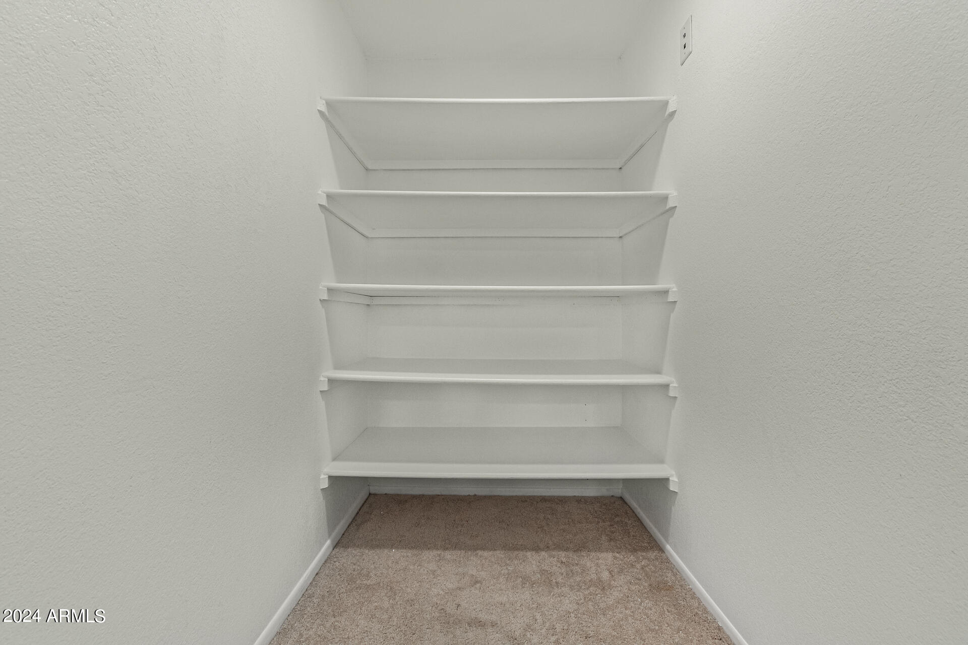 5523 W DESERT COVE Avenue