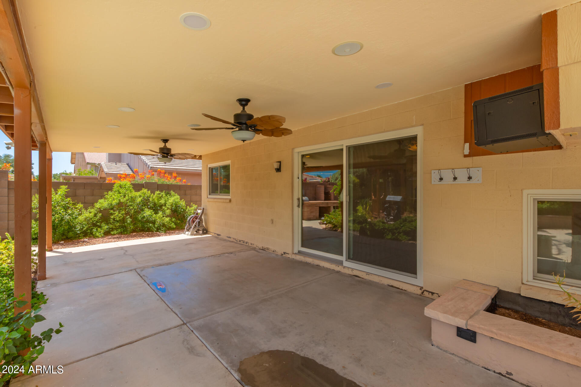 5523 W DESERT COVE Avenue