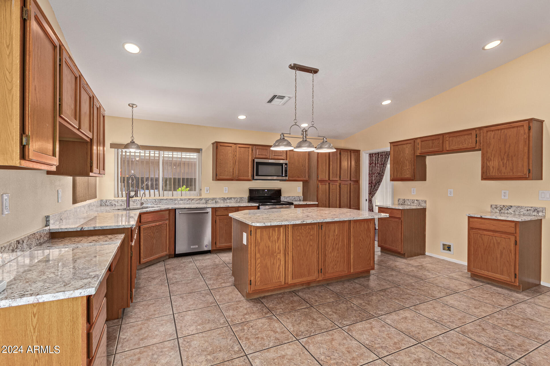 5523 W DESERT COVE Avenue