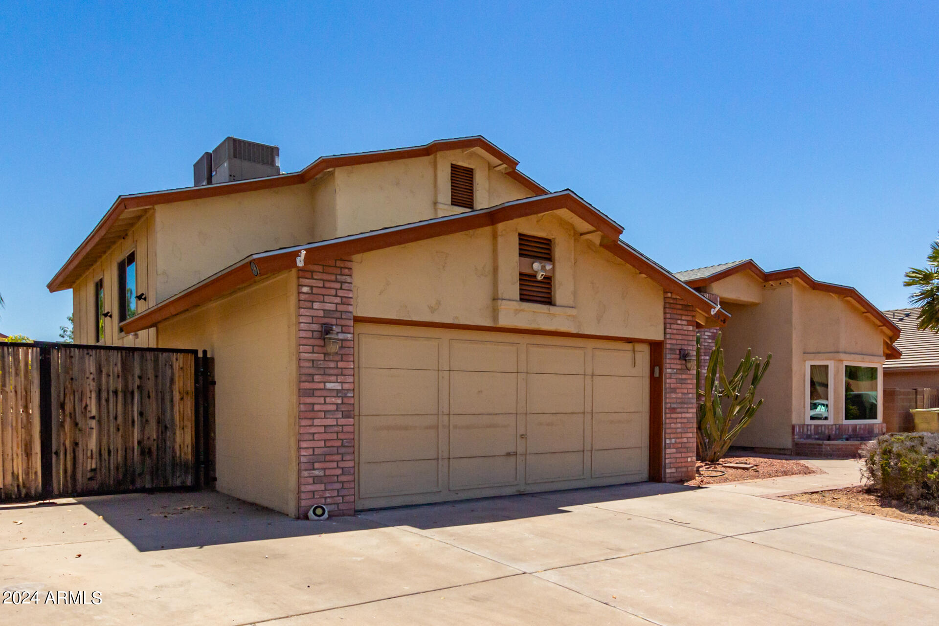 5523 W DESERT COVE Avenue