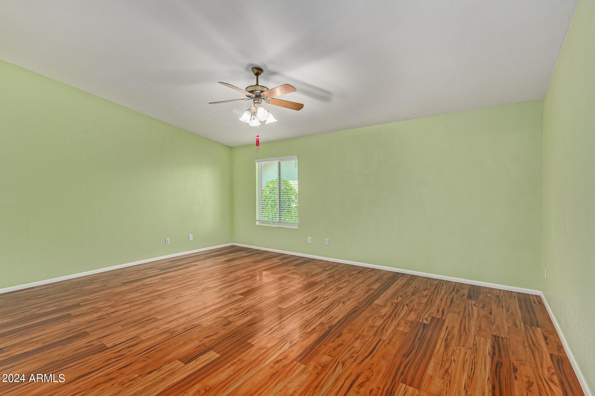 5523 W DESERT COVE Avenue