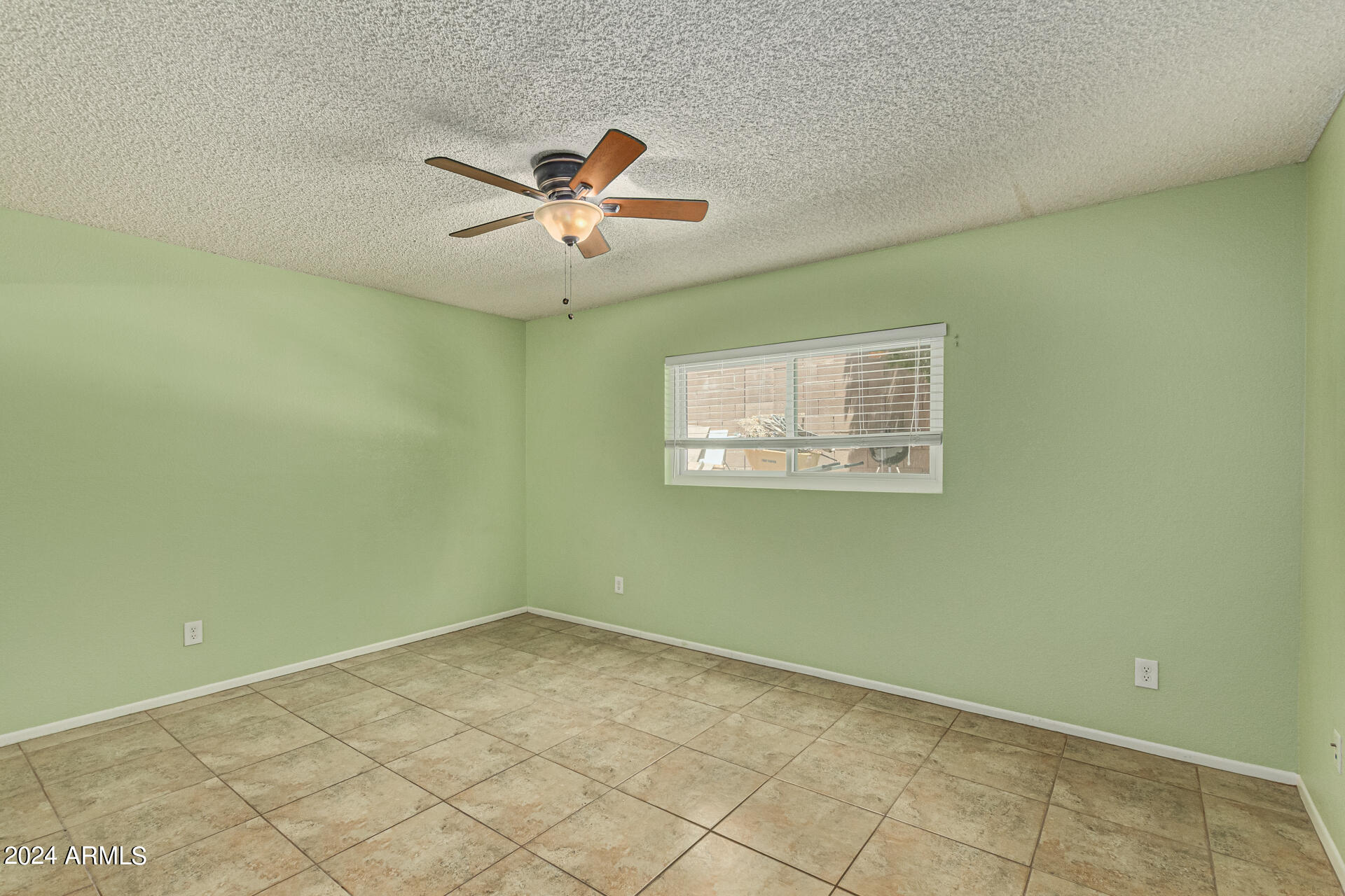 5523 W DESERT COVE Avenue