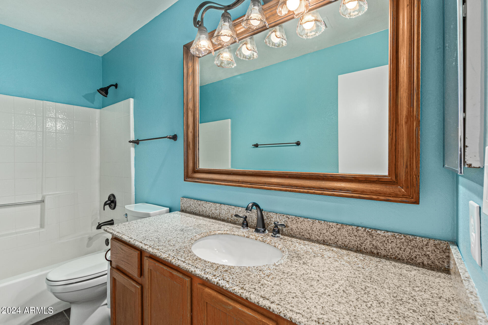 5523 W DESERT COVE Avenue