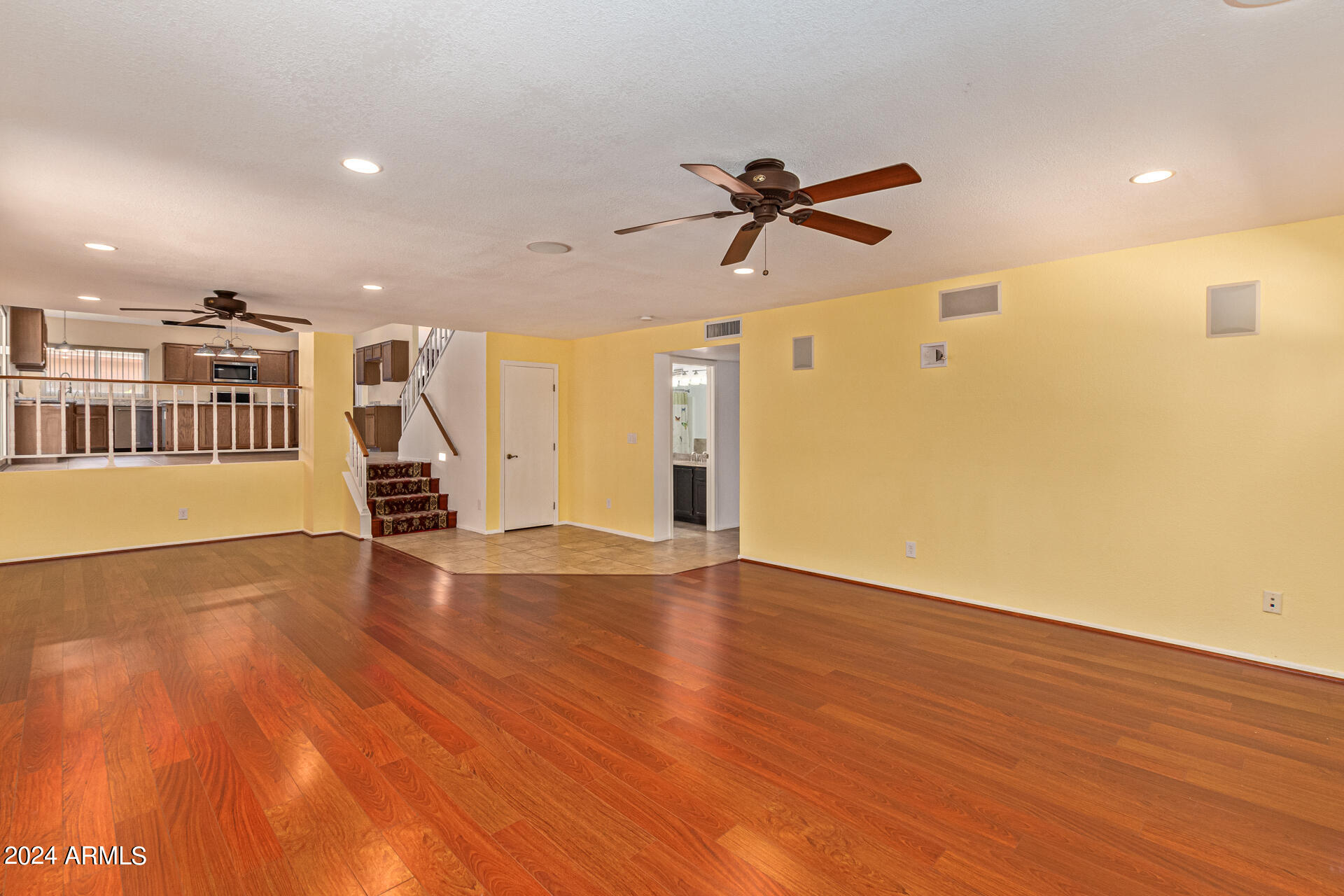 5523 W DESERT COVE Avenue