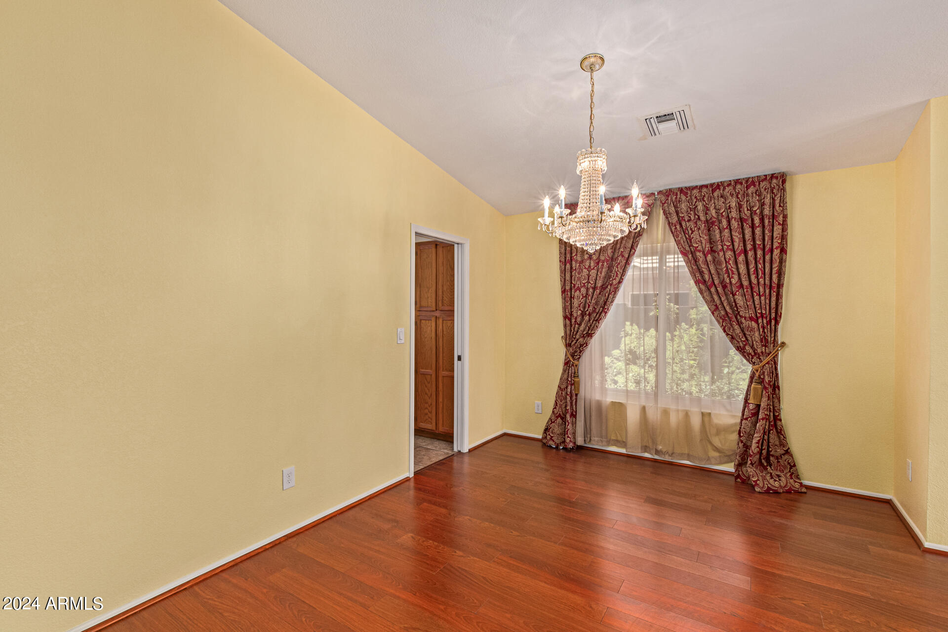 5523 W DESERT COVE Avenue