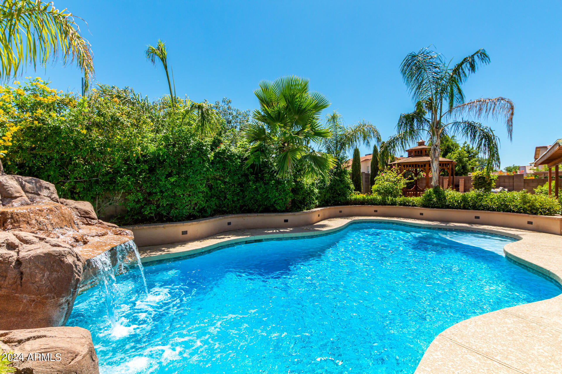 5523 W DESERT COVE Avenue