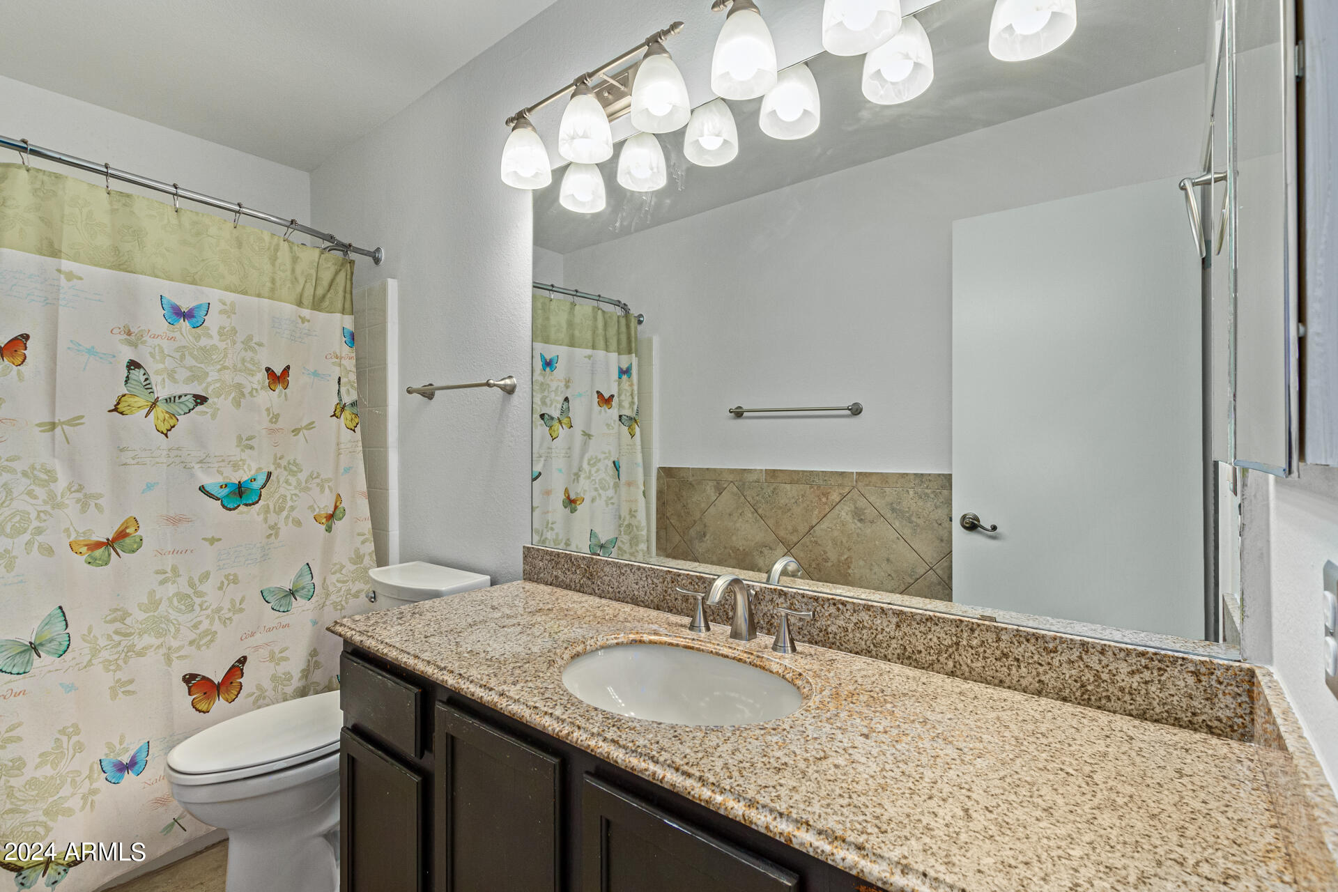 5523 W DESERT COVE Avenue