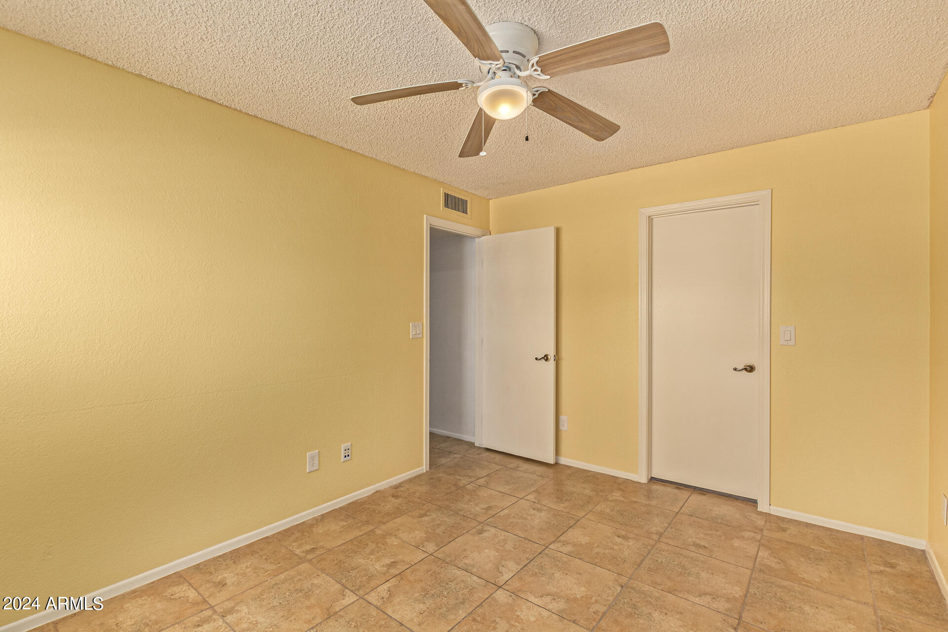 5523 W DESERT COVE Avenue