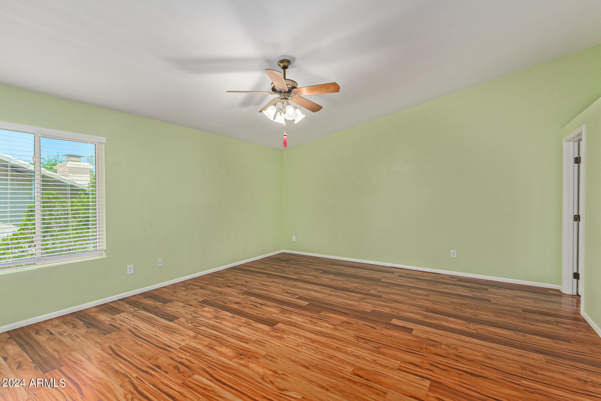 5523 W DESERT COVE Avenue