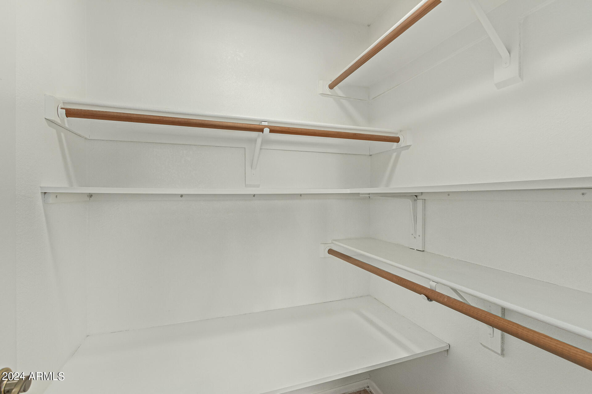 5523 W DESERT COVE Avenue