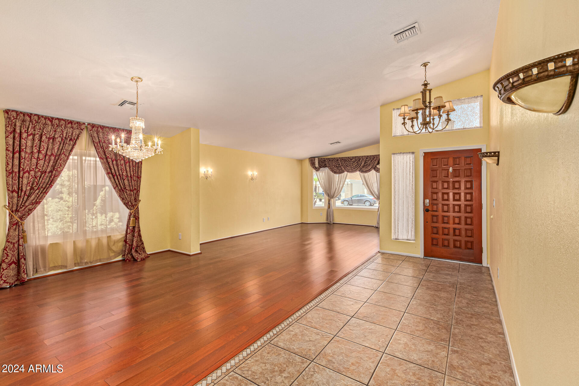 5523 W DESERT COVE Avenue