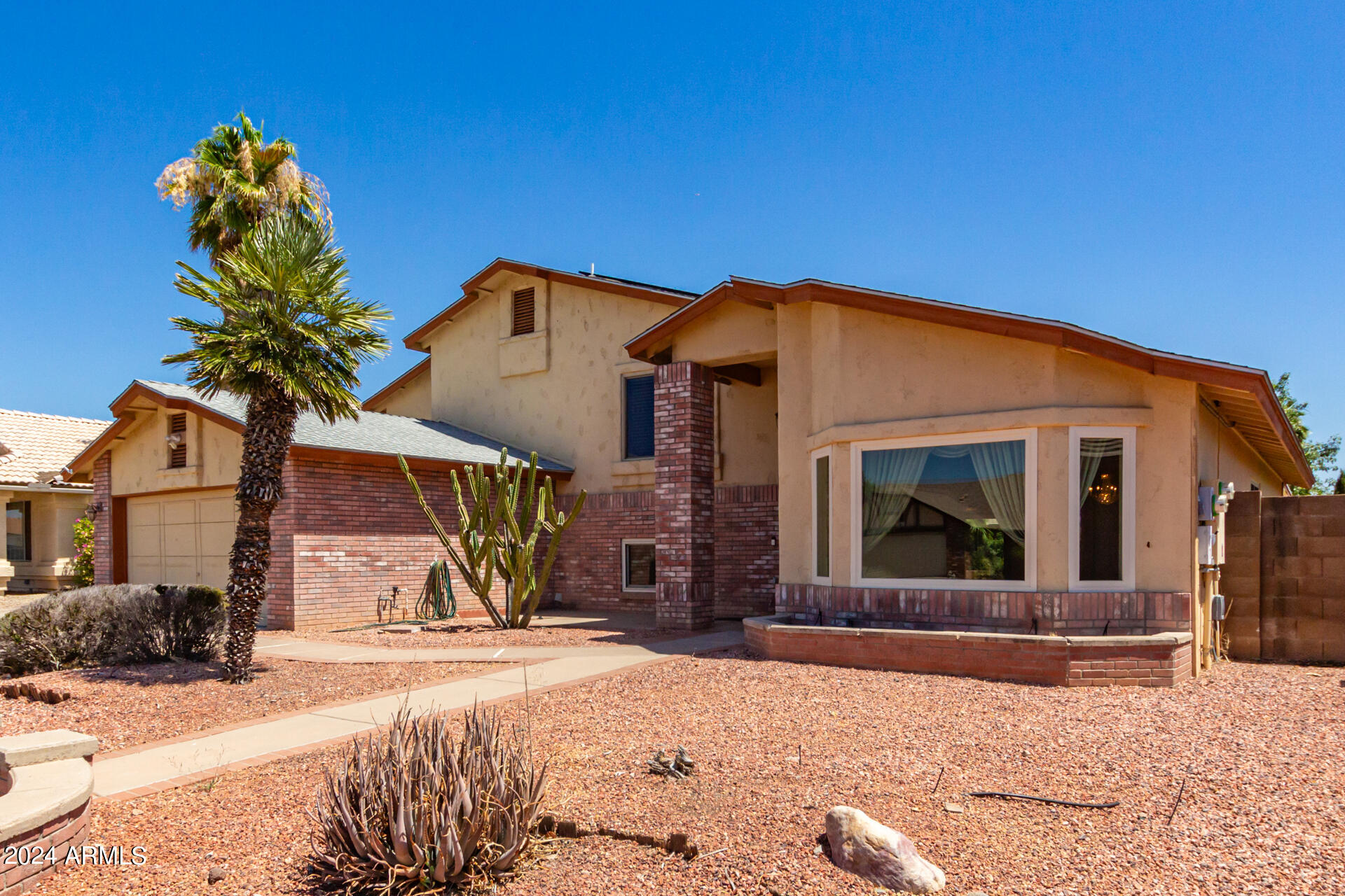 5523 W DESERT COVE Avenue