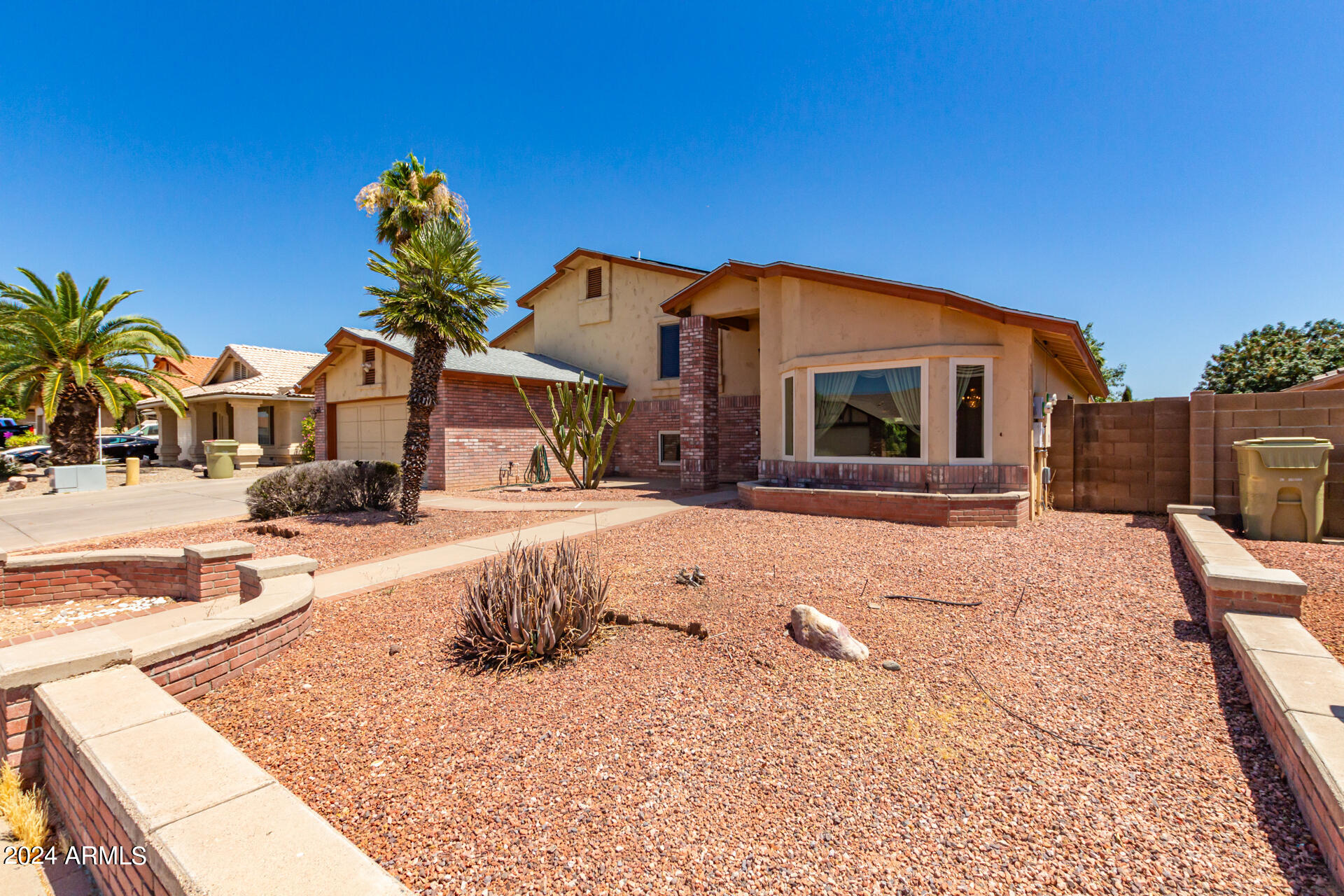 5523 W DESERT COVE Avenue