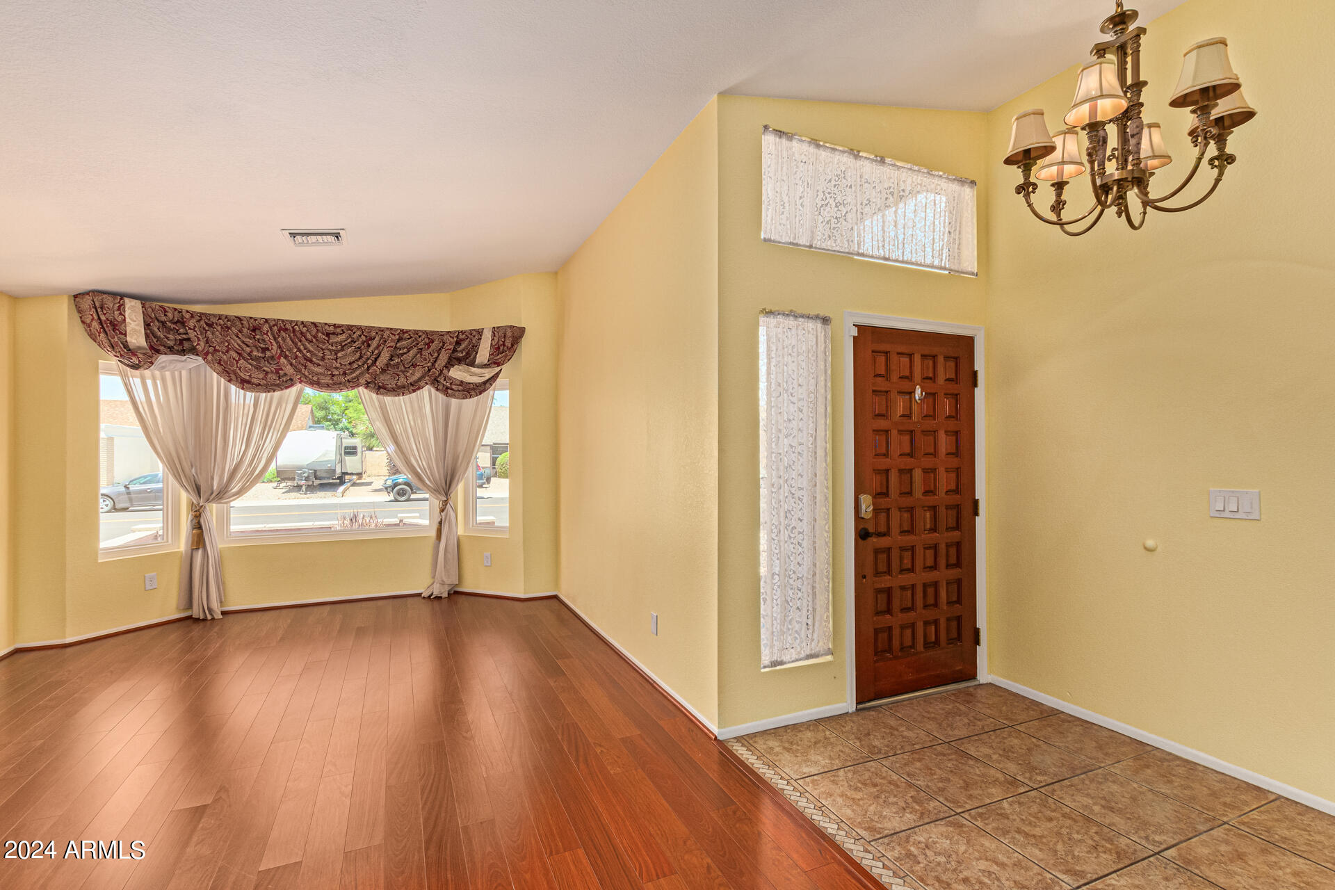 5523 W DESERT COVE Avenue