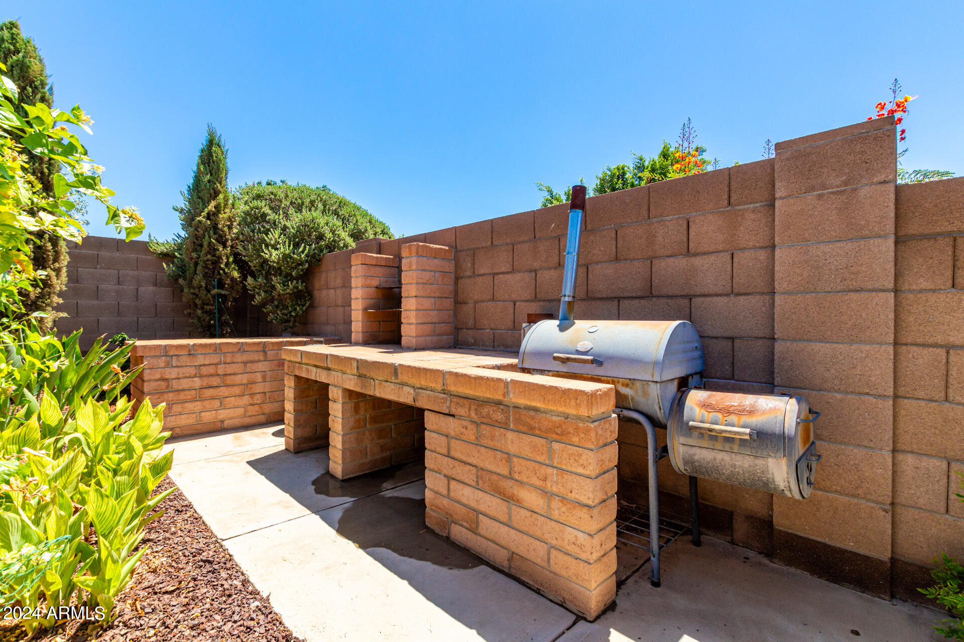 5523 W DESERT COVE Avenue