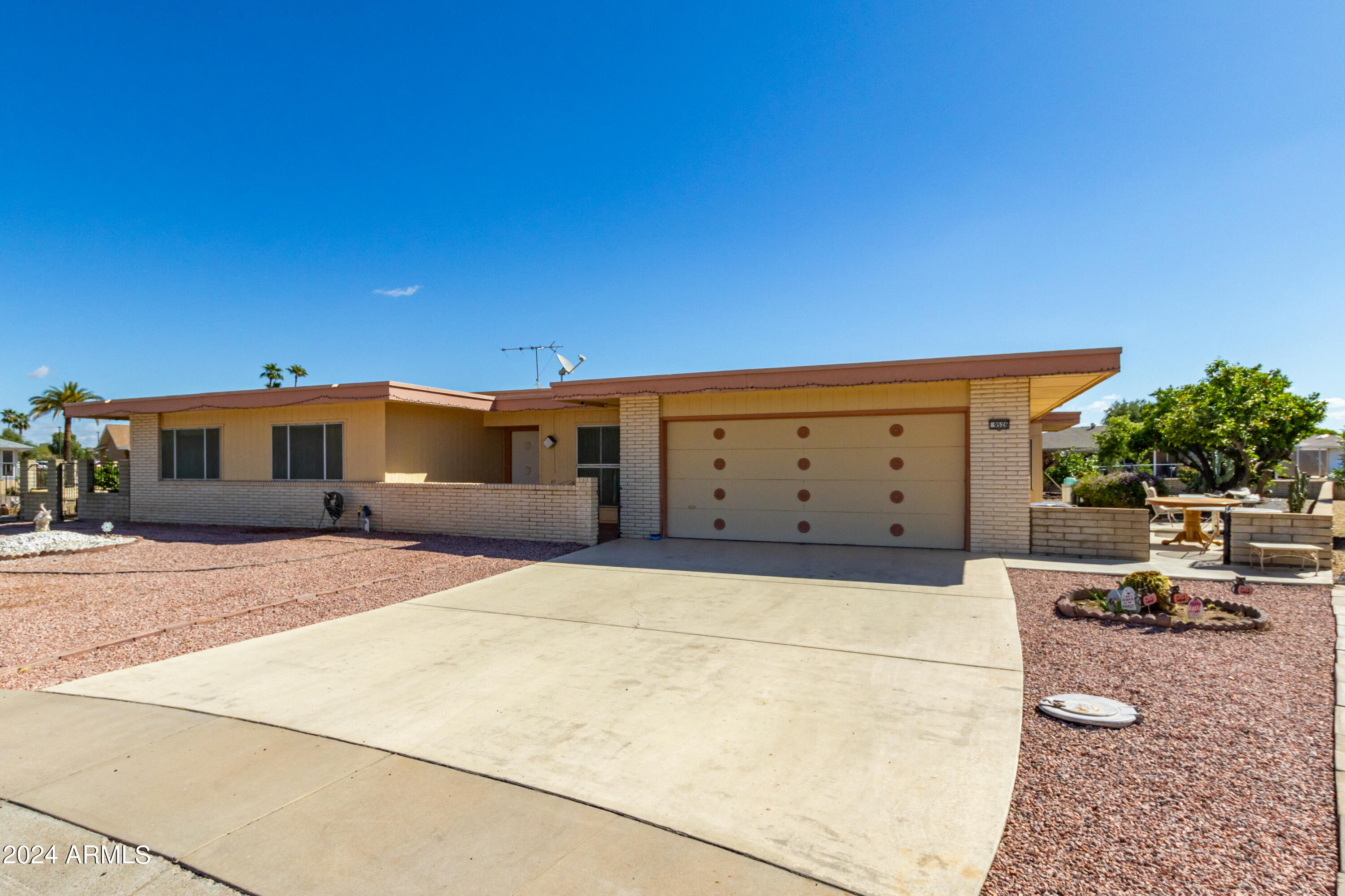 9526 W CEDAR HILL Circle