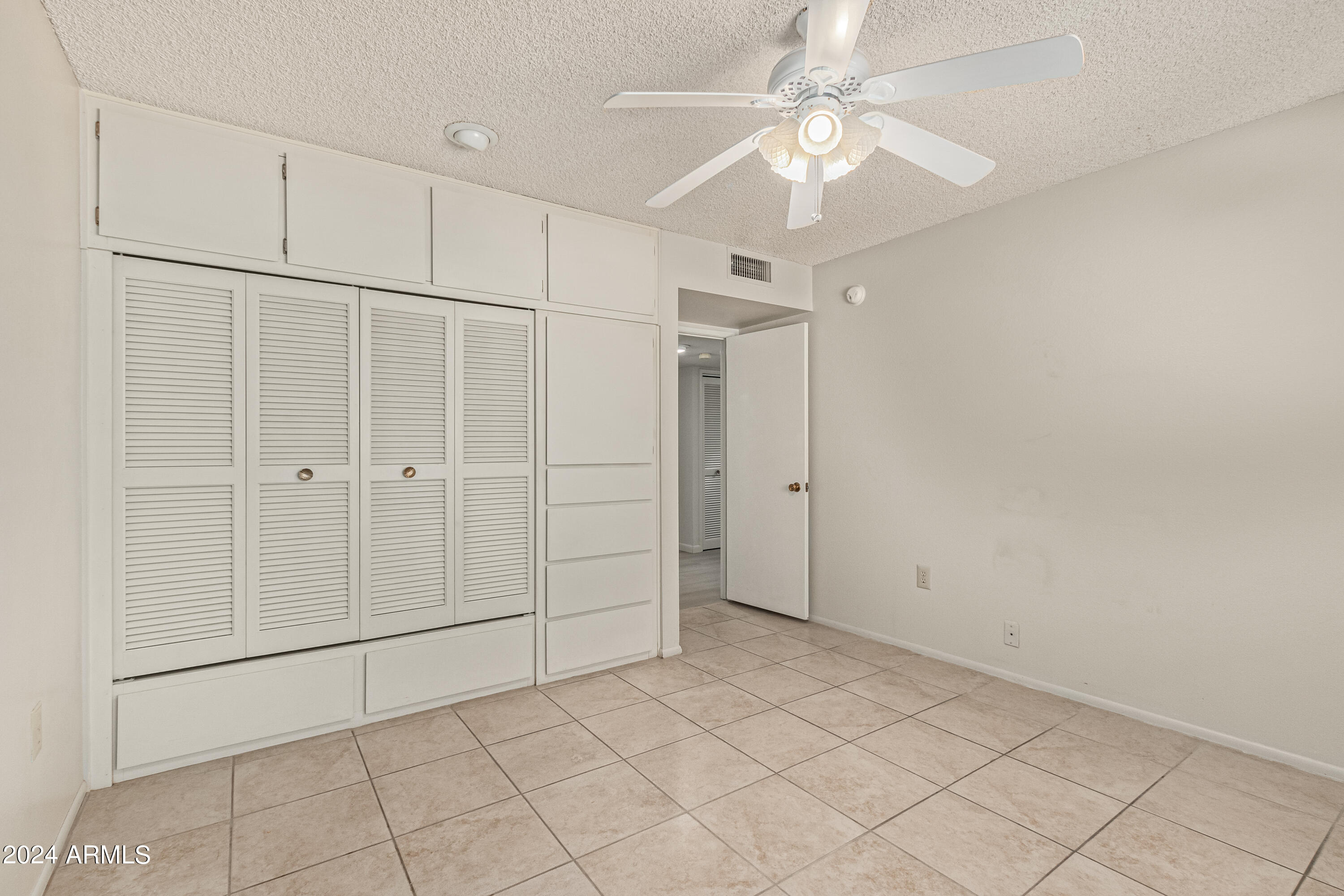 9526 W CEDAR HILL Circle