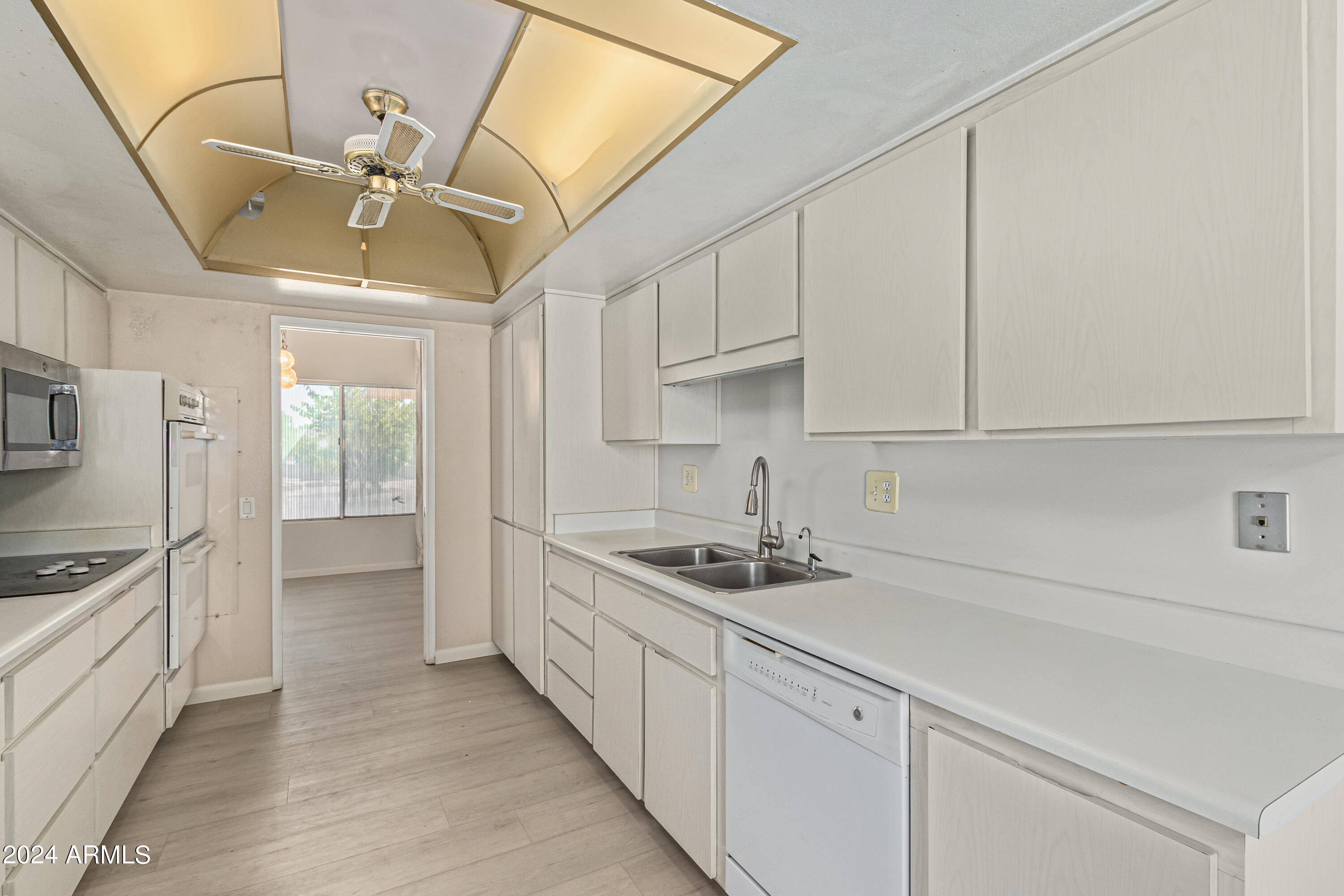 9526 W CEDAR HILL Circle