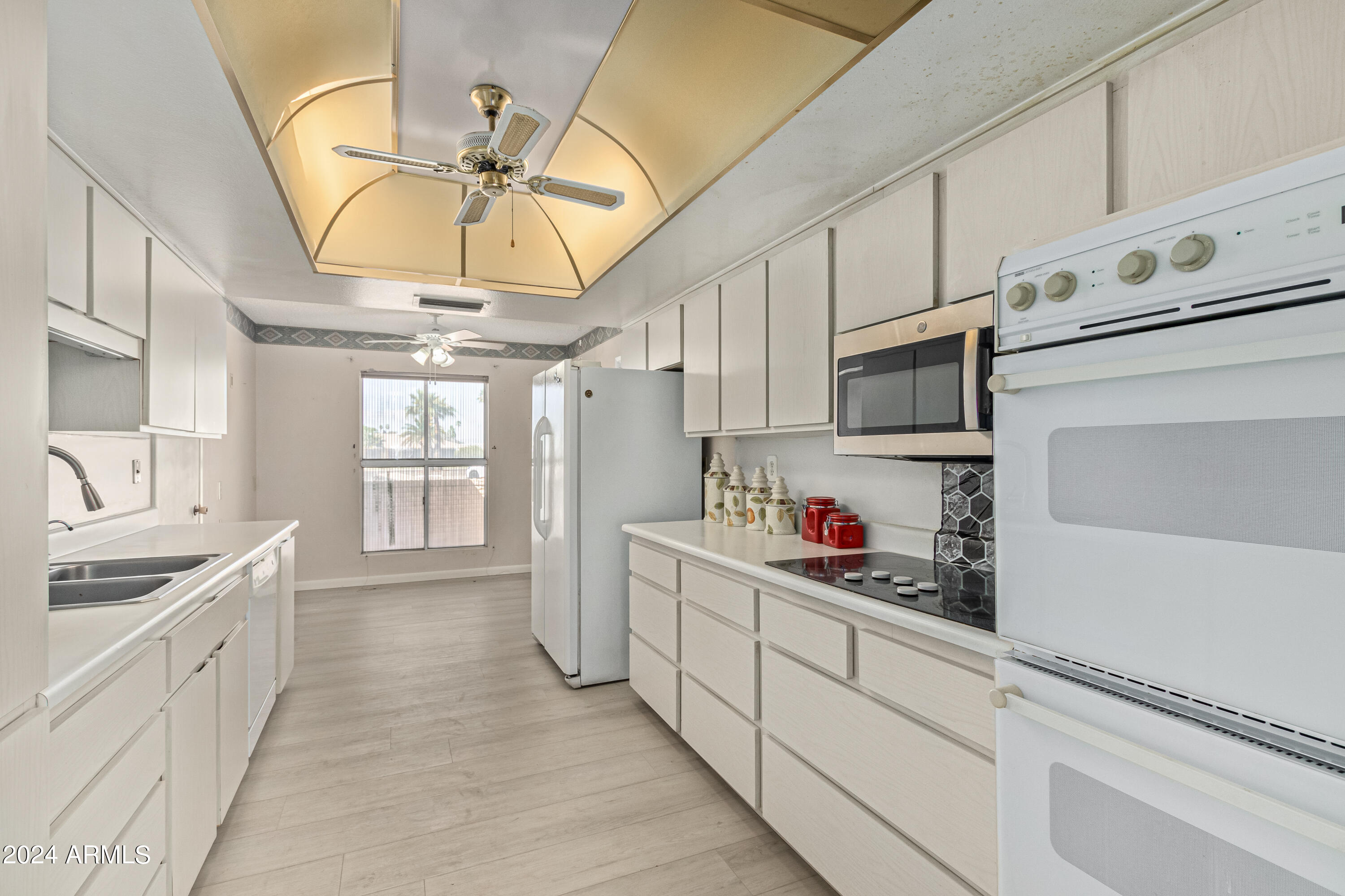 9526 W CEDAR HILL Circle