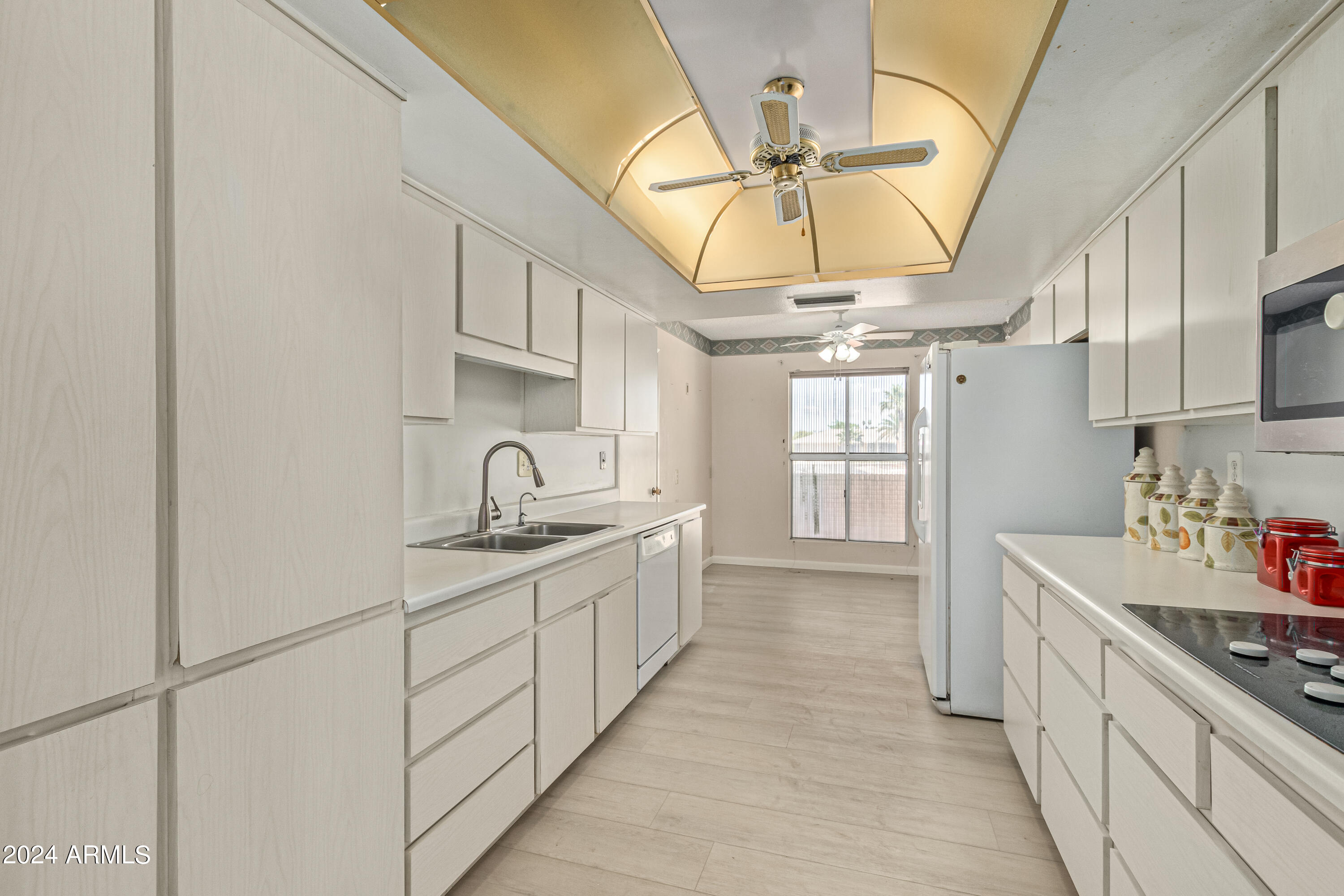 9526 W CEDAR HILL Circle