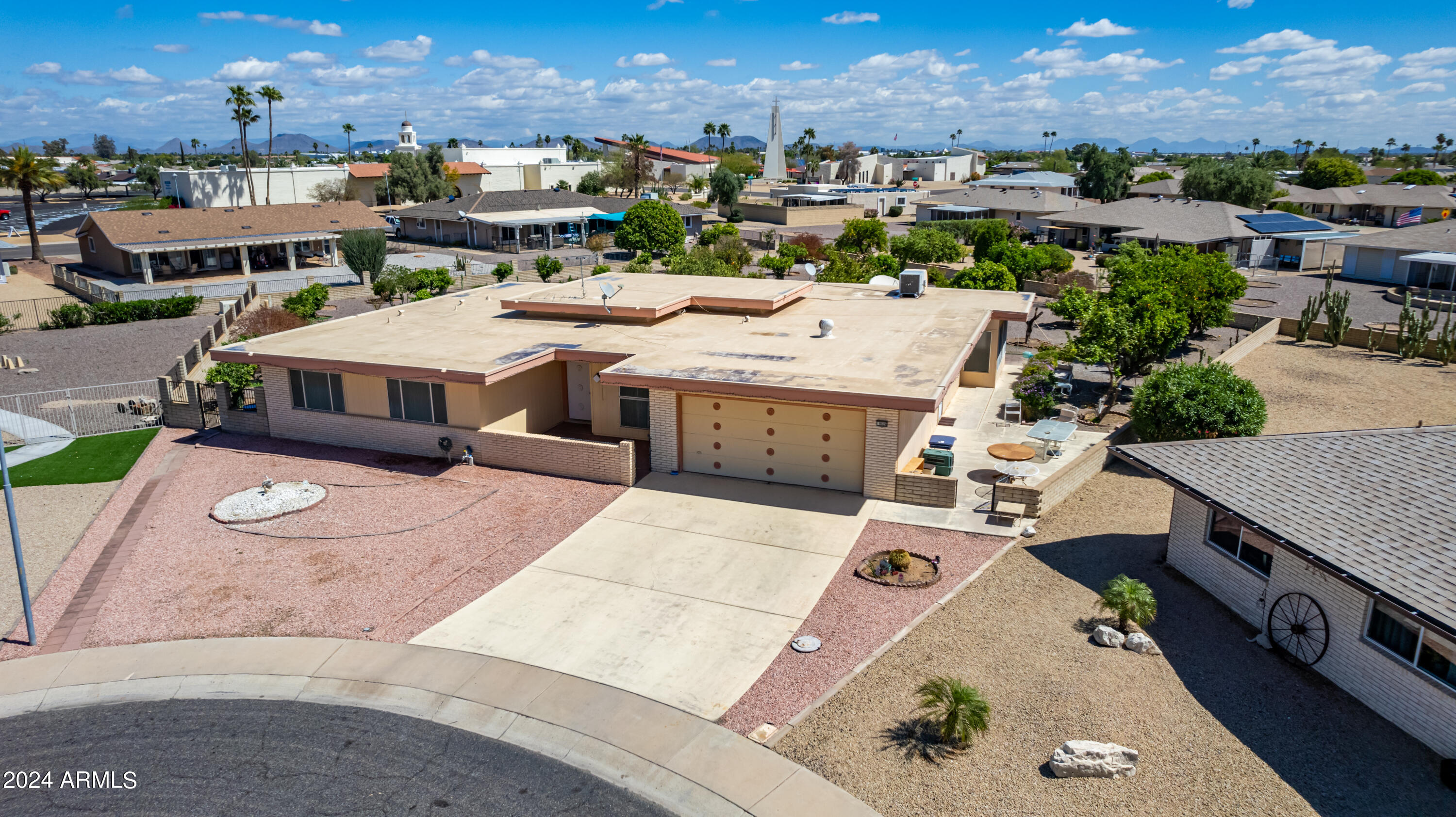 9526 W CEDAR HILL Circle