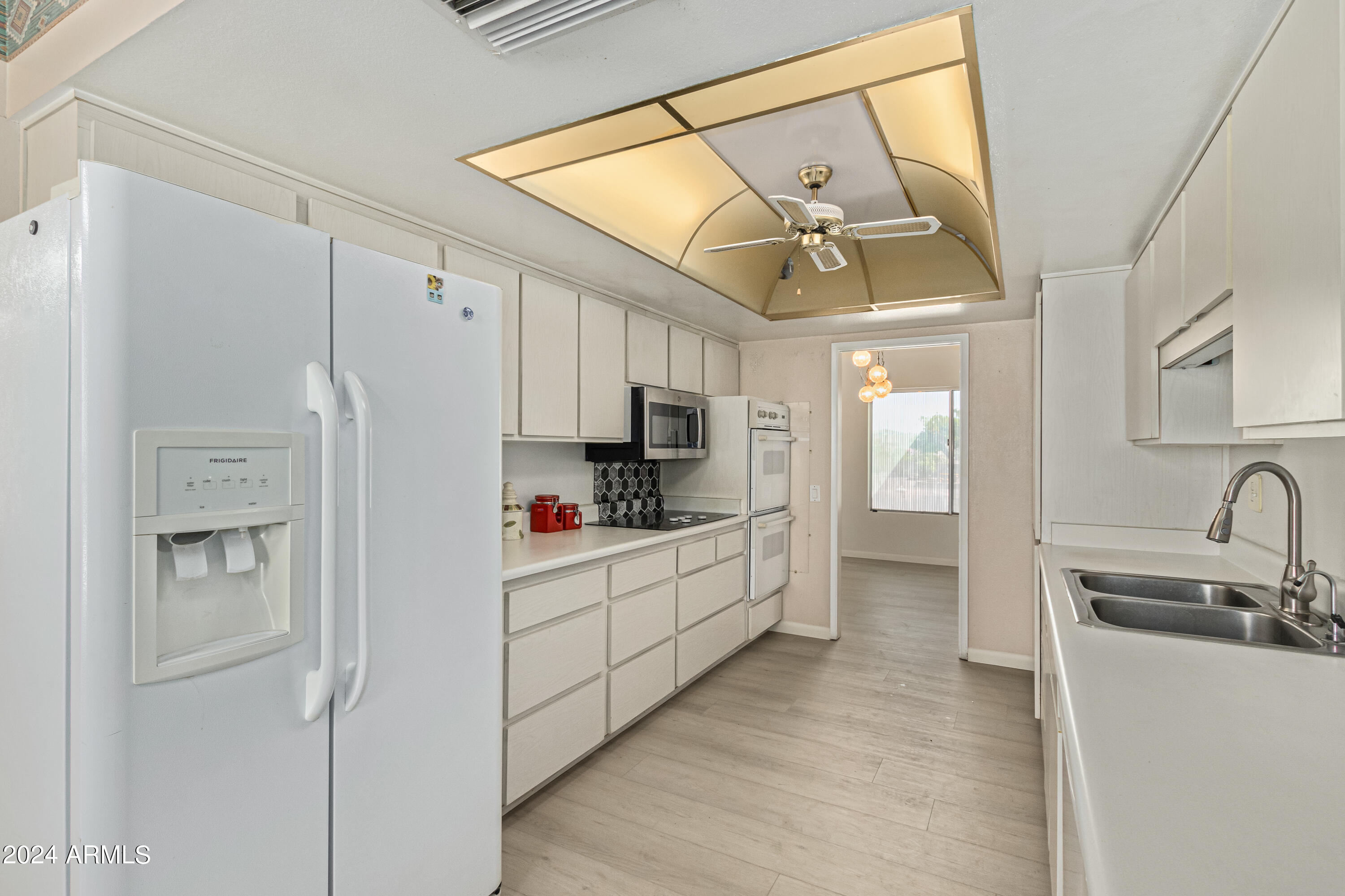 9526 W CEDAR HILL Circle