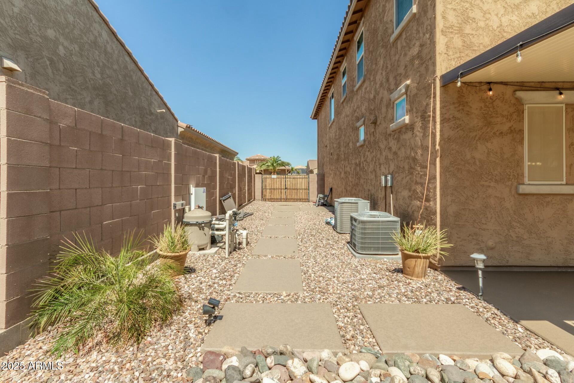 18483 W PARADISE Lane