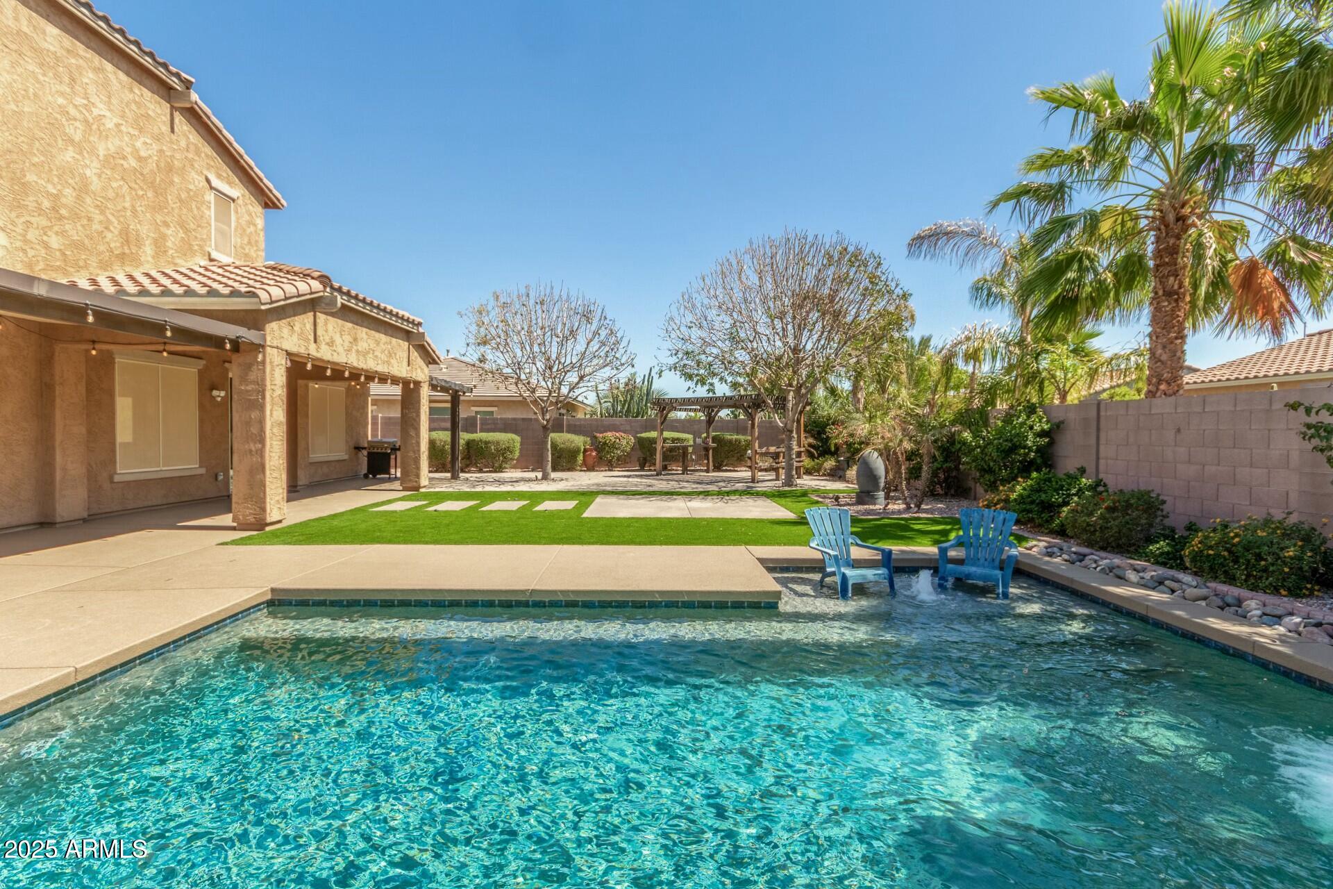 18483 W PARADISE Lane