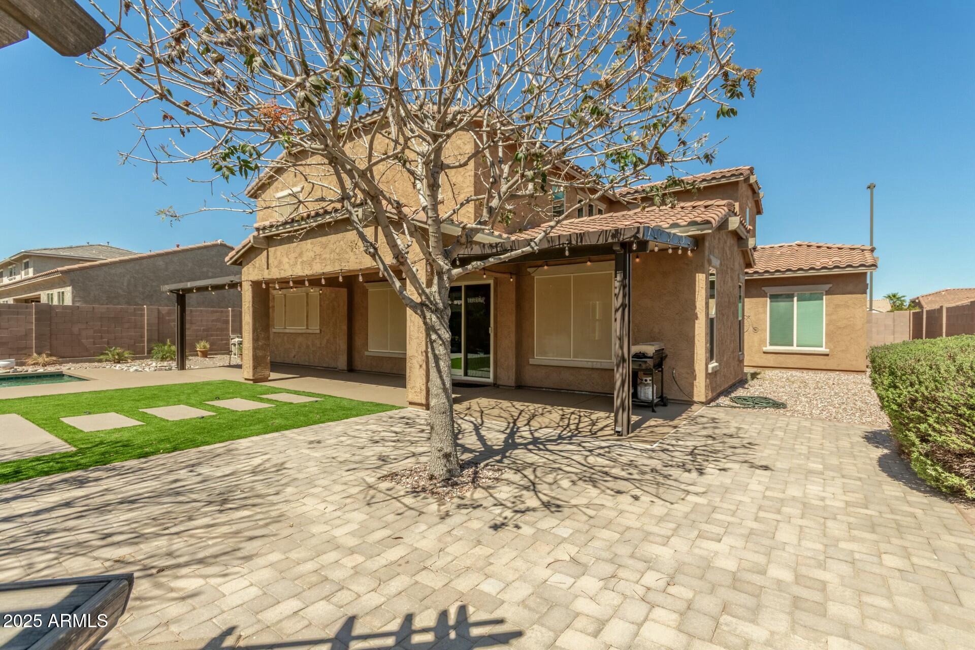 18483 W PARADISE Lane