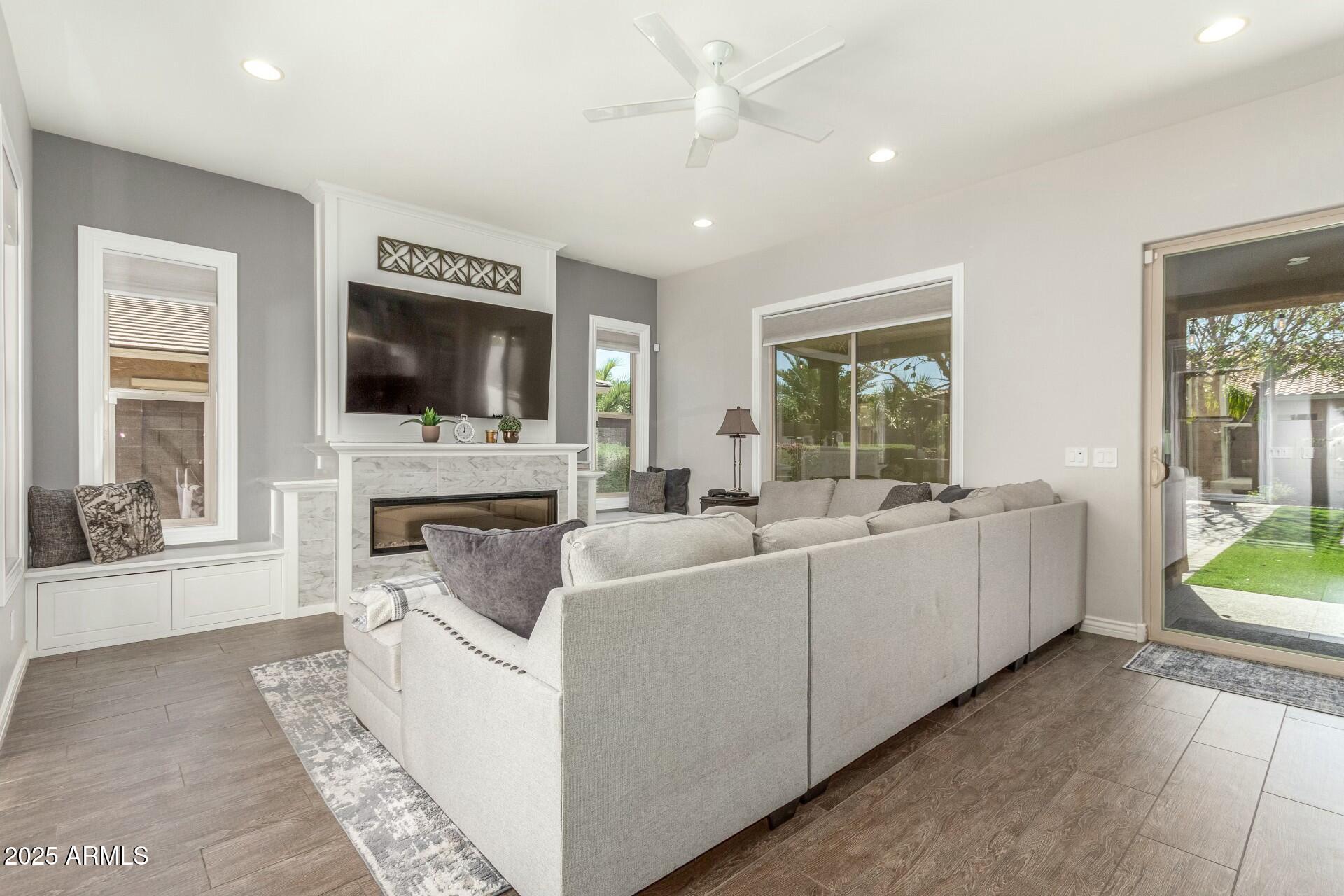 18483 W PARADISE Lane