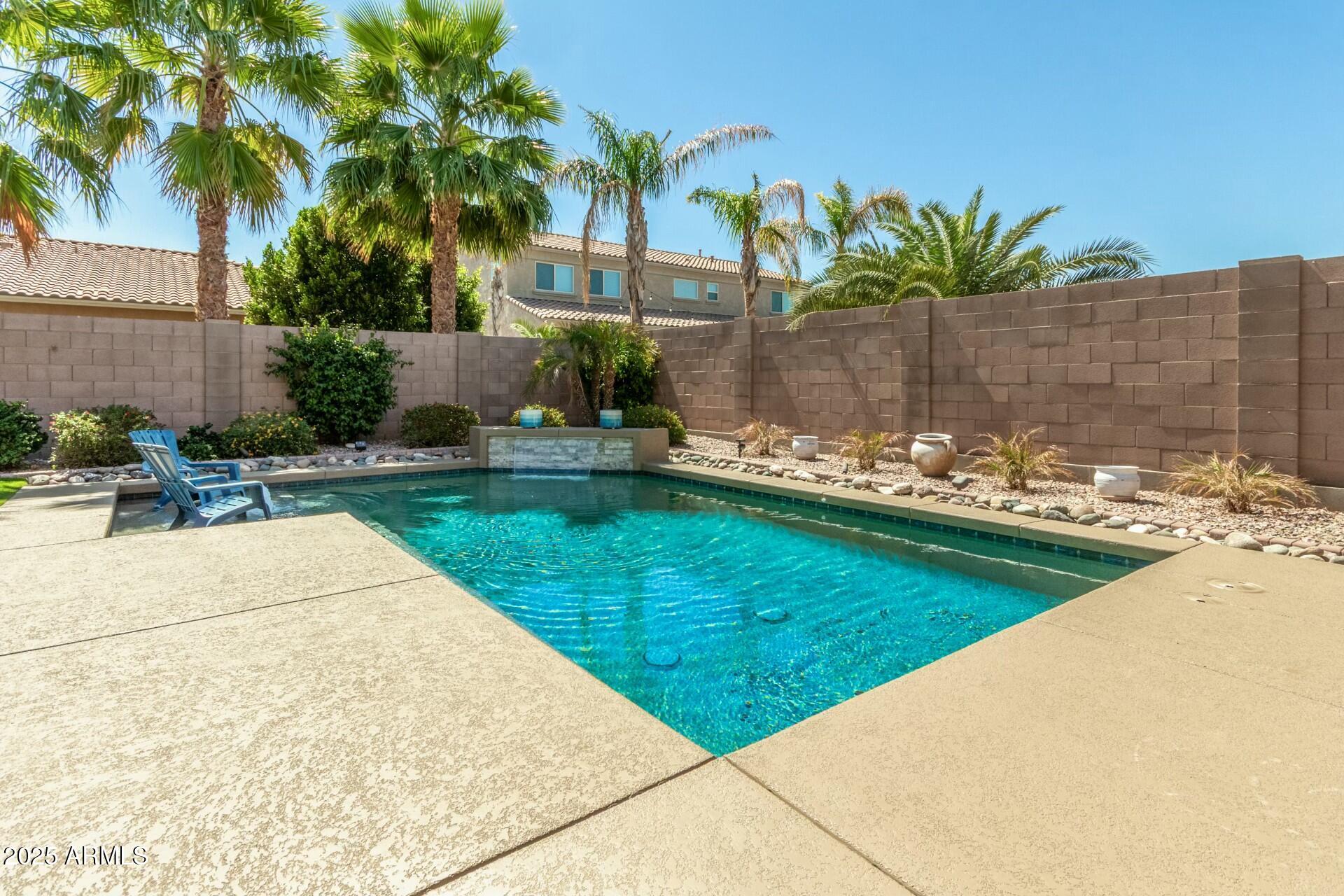 18483 W PARADISE Lane