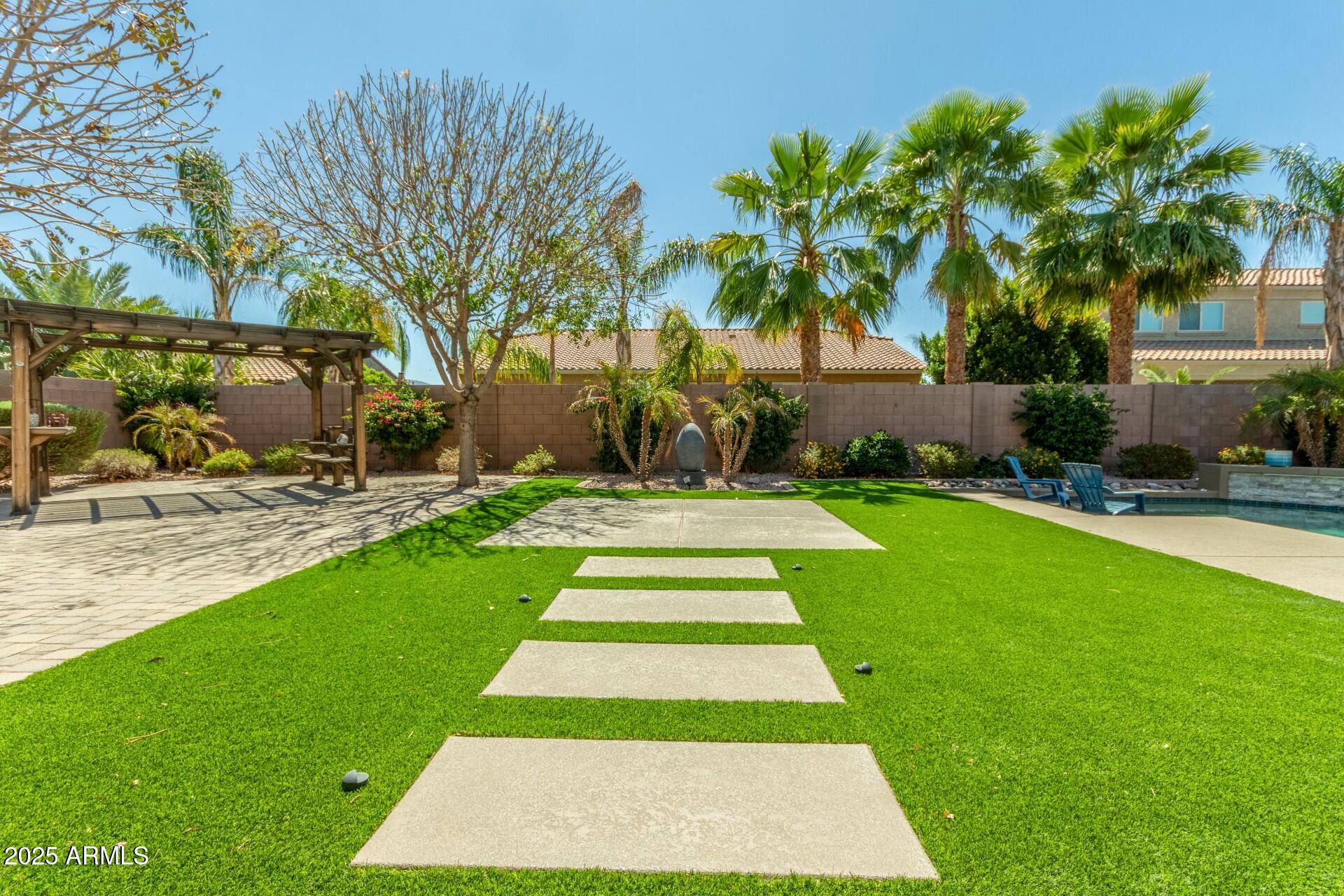 18483 W PARADISE Lane