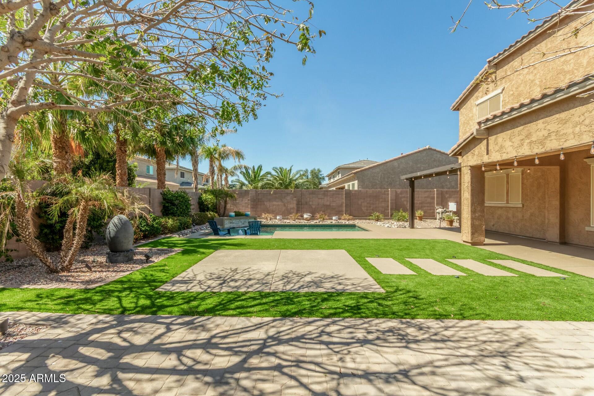 18483 W PARADISE Lane