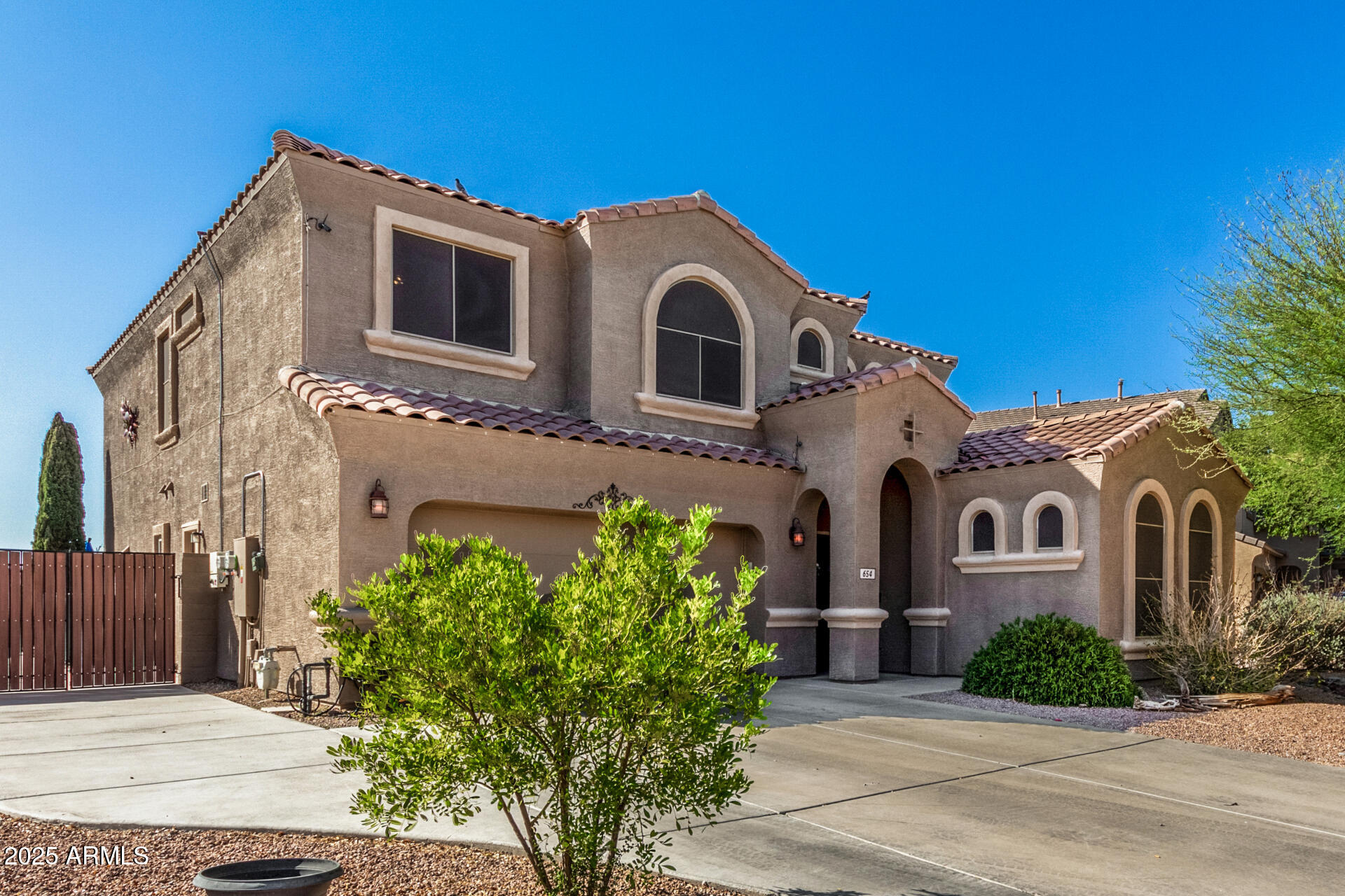 654 E TAYLOR Trail