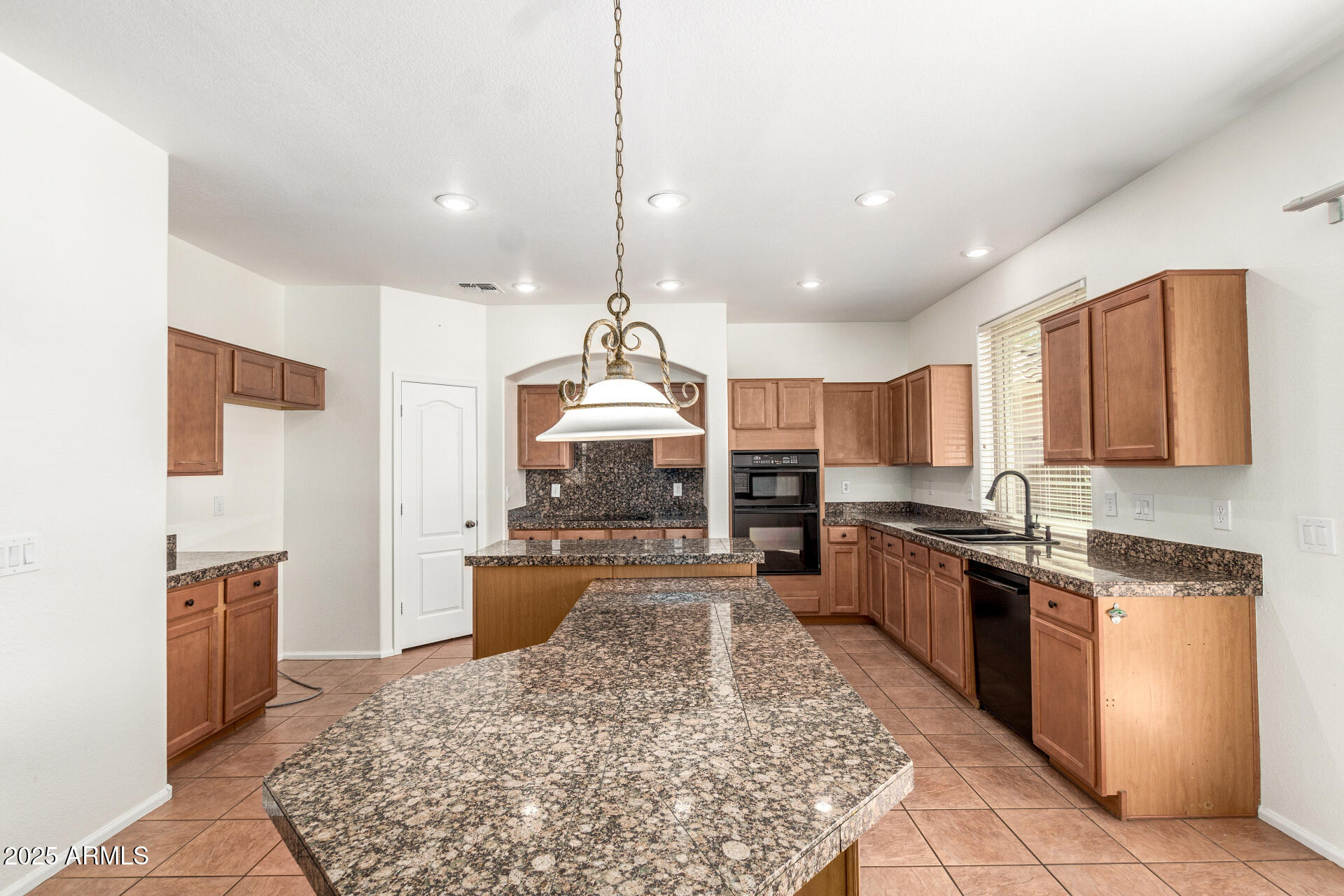 654 E TAYLOR Trail
