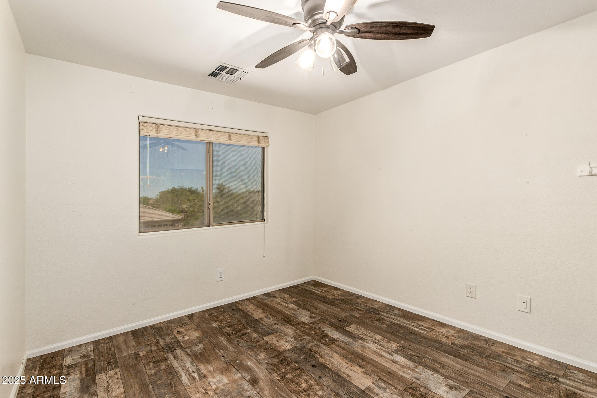 654 E TAYLOR Trail