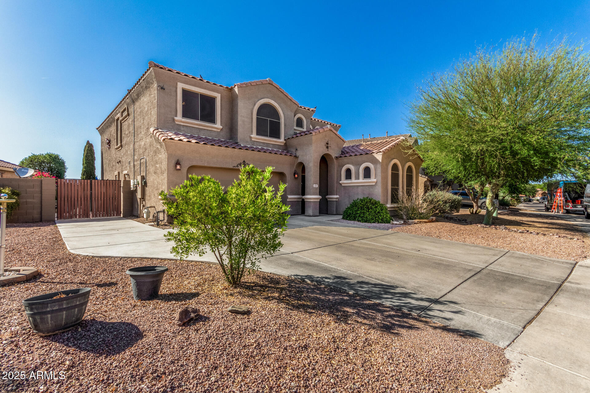 654 E TAYLOR Trail