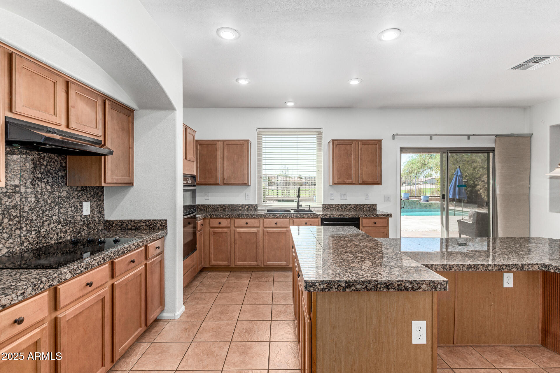 654 E TAYLOR Trail