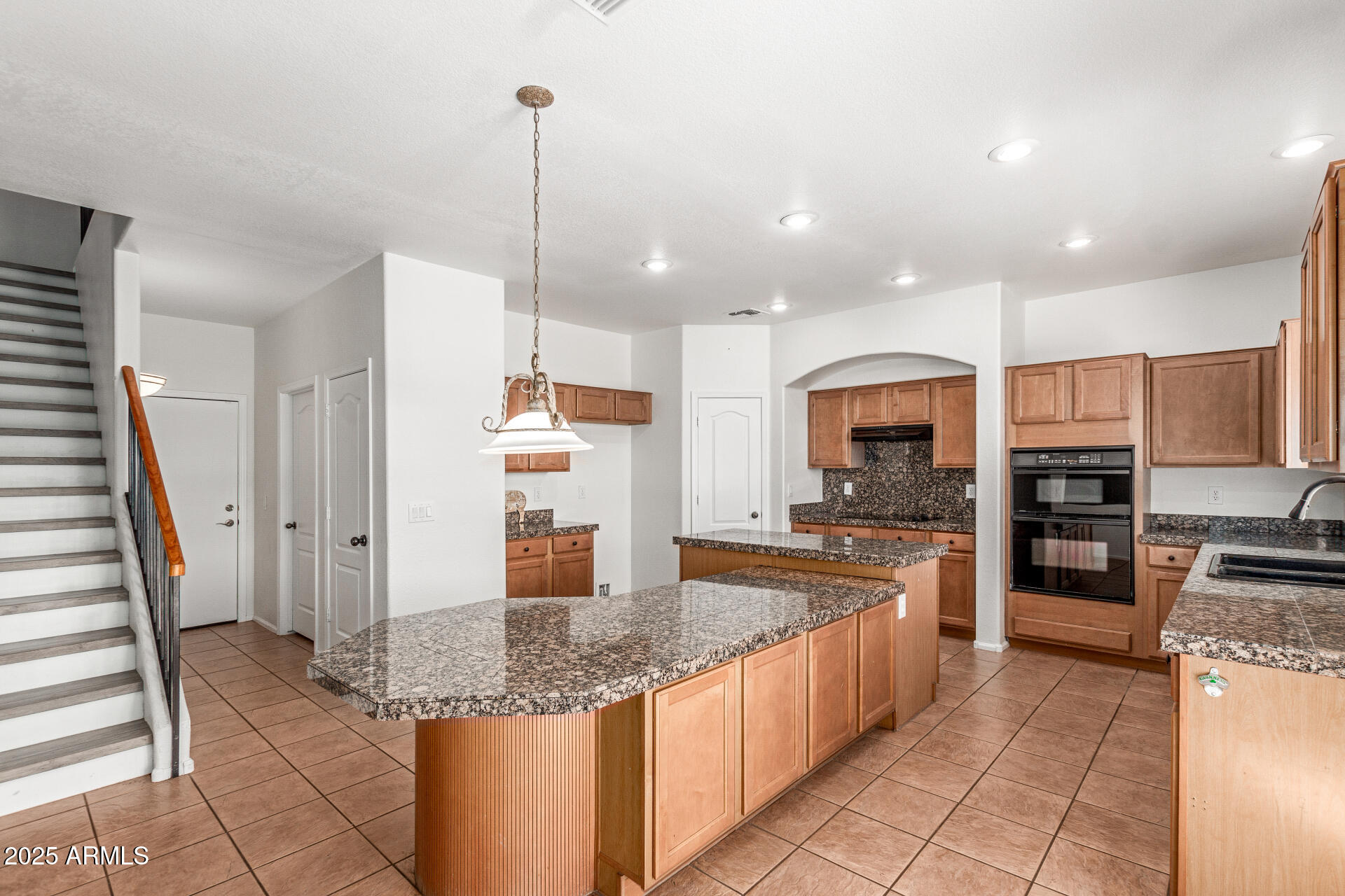 654 E TAYLOR Trail