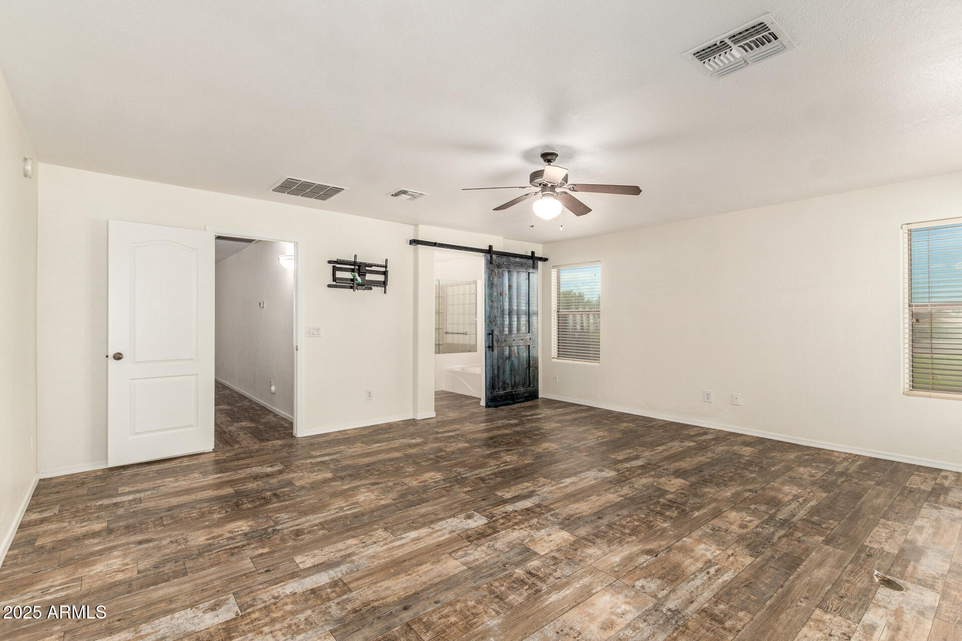 654 E TAYLOR Trail