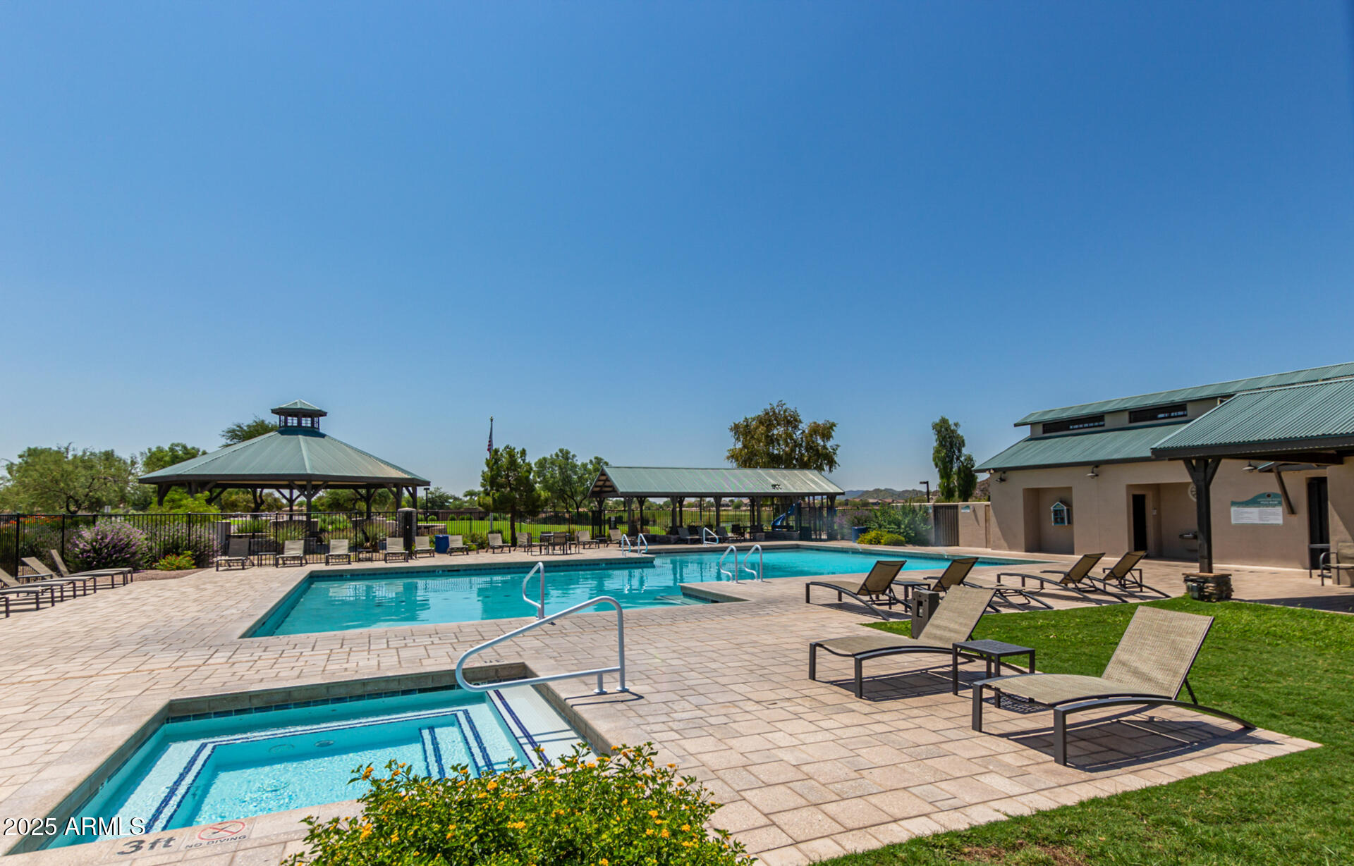 654 E TAYLOR Trail